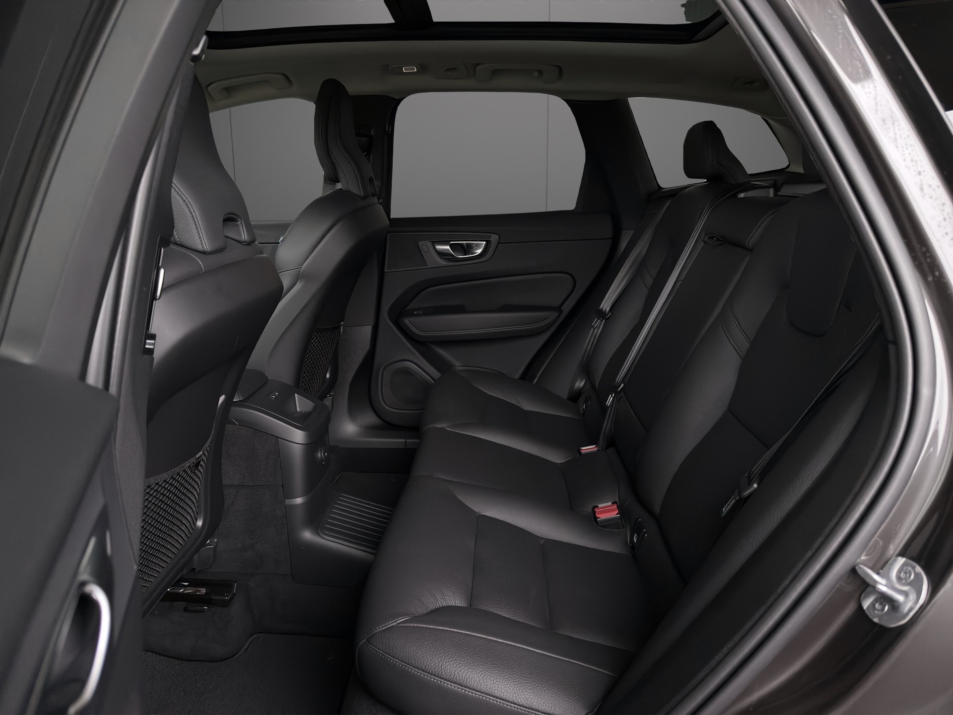 VOLVO XC60 T8 eAWD PluginHybrid Ultimate Dark Geartronic-image-8