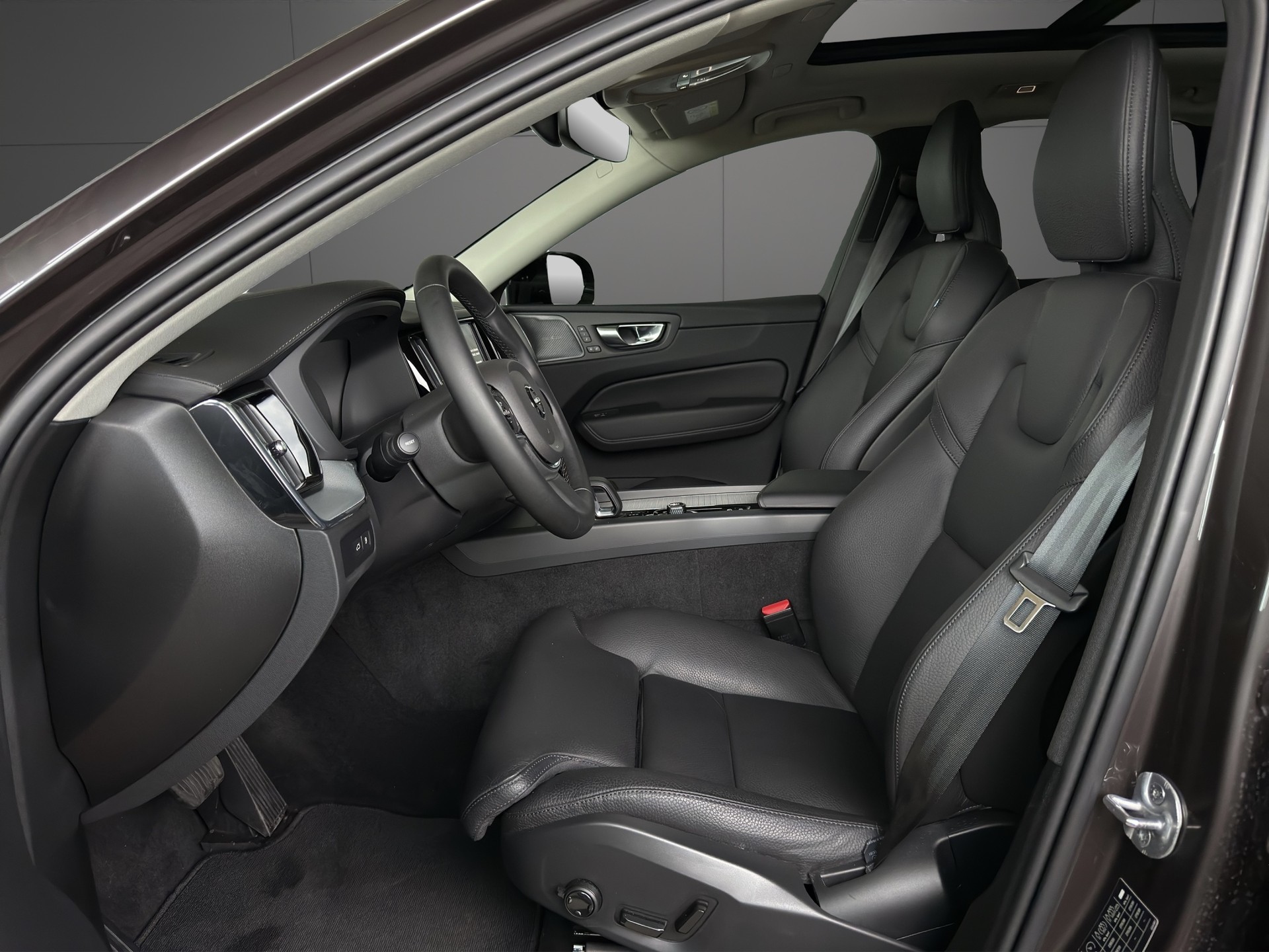 VOLVO XC60 T8 eAWD PluginHybrid Ultimate Dark Geartronic-image-5
