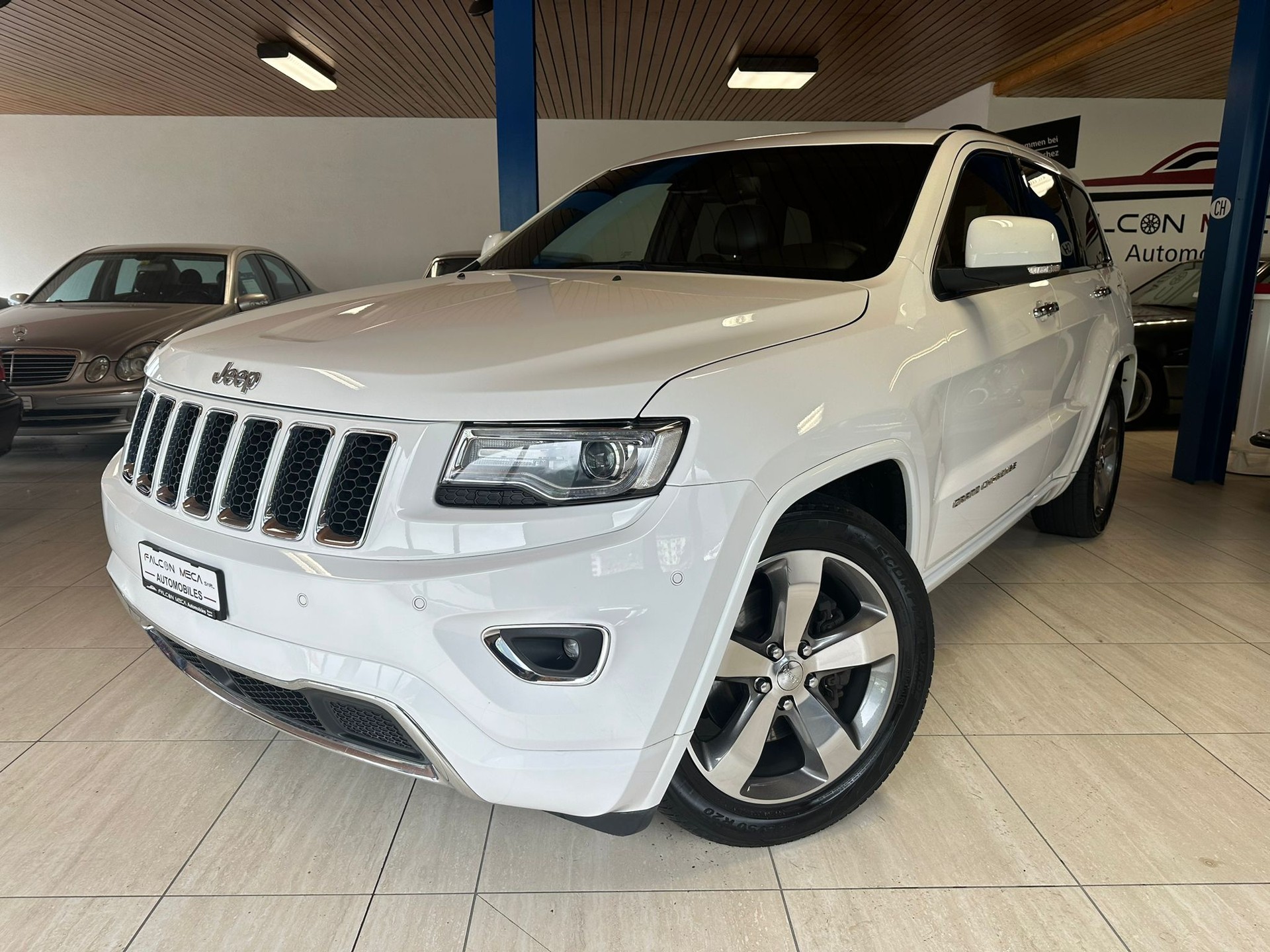 JEEP Grand Cherokee 3.0 CRD Overland Automatic-image-2