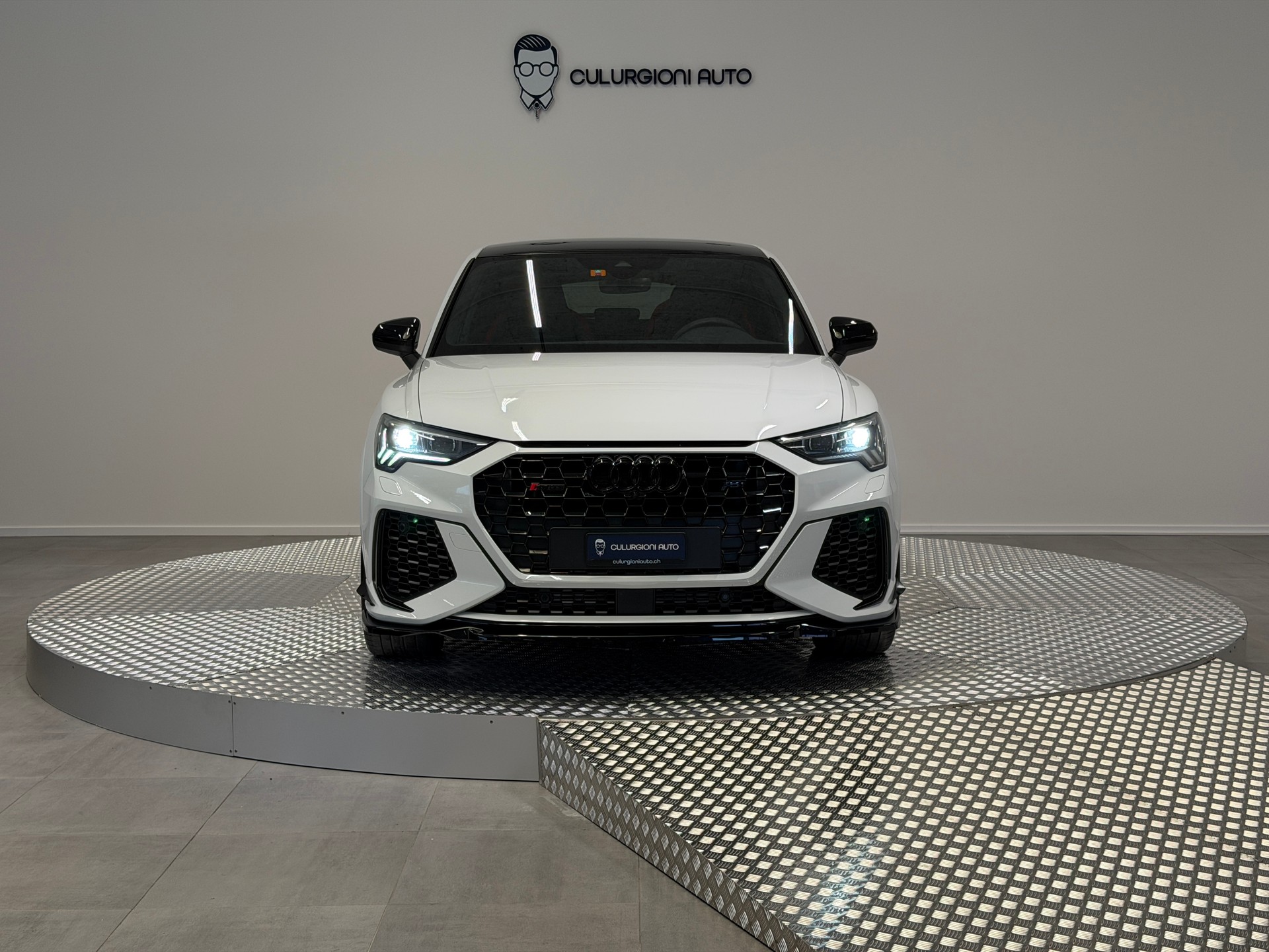 AUDI RS Q3 Sportback quattro S tronic-showroom-element-1