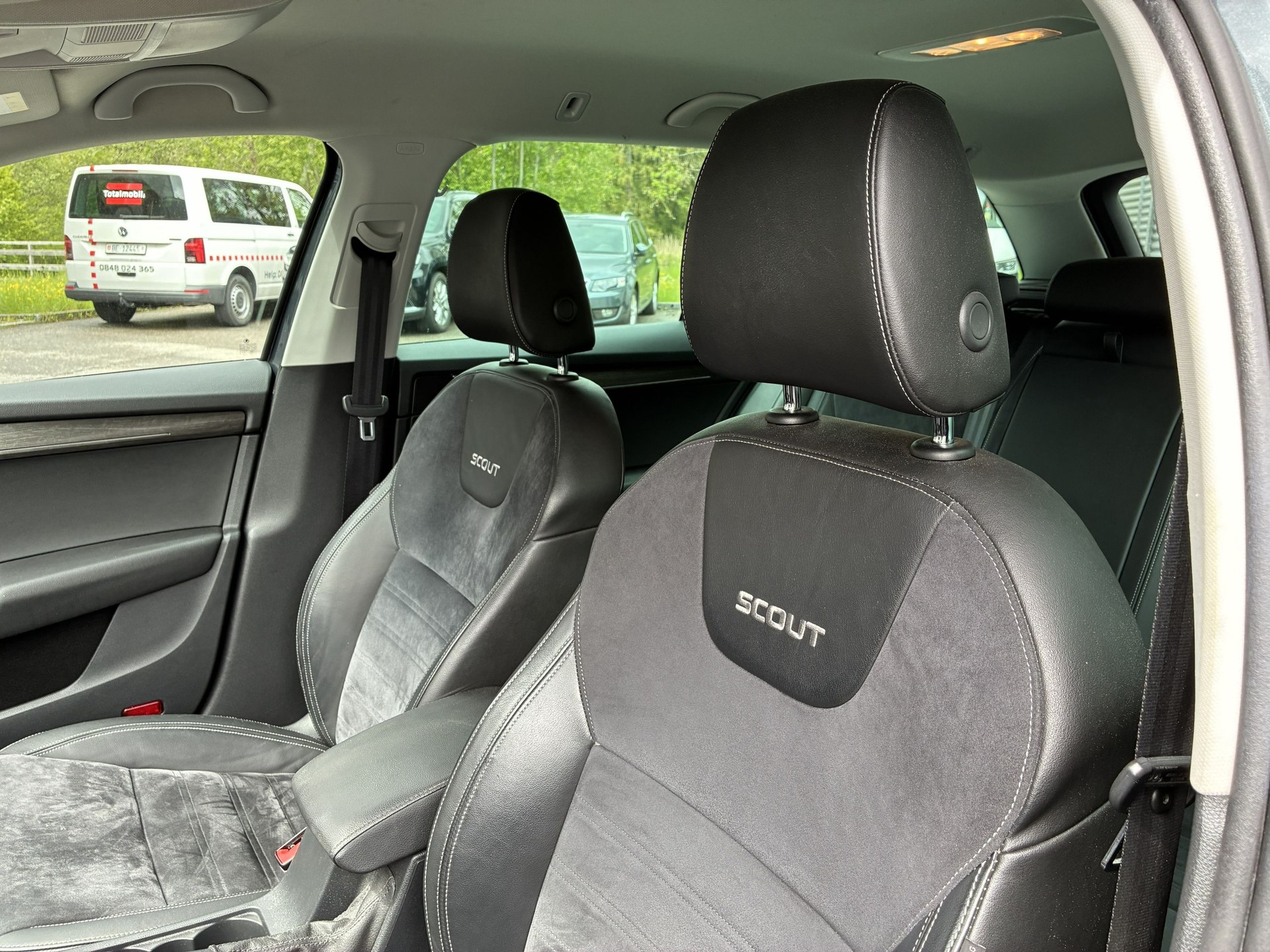 SKODA Octavia Combi 2.0 TDI Scout 4x4 DSG-image-12