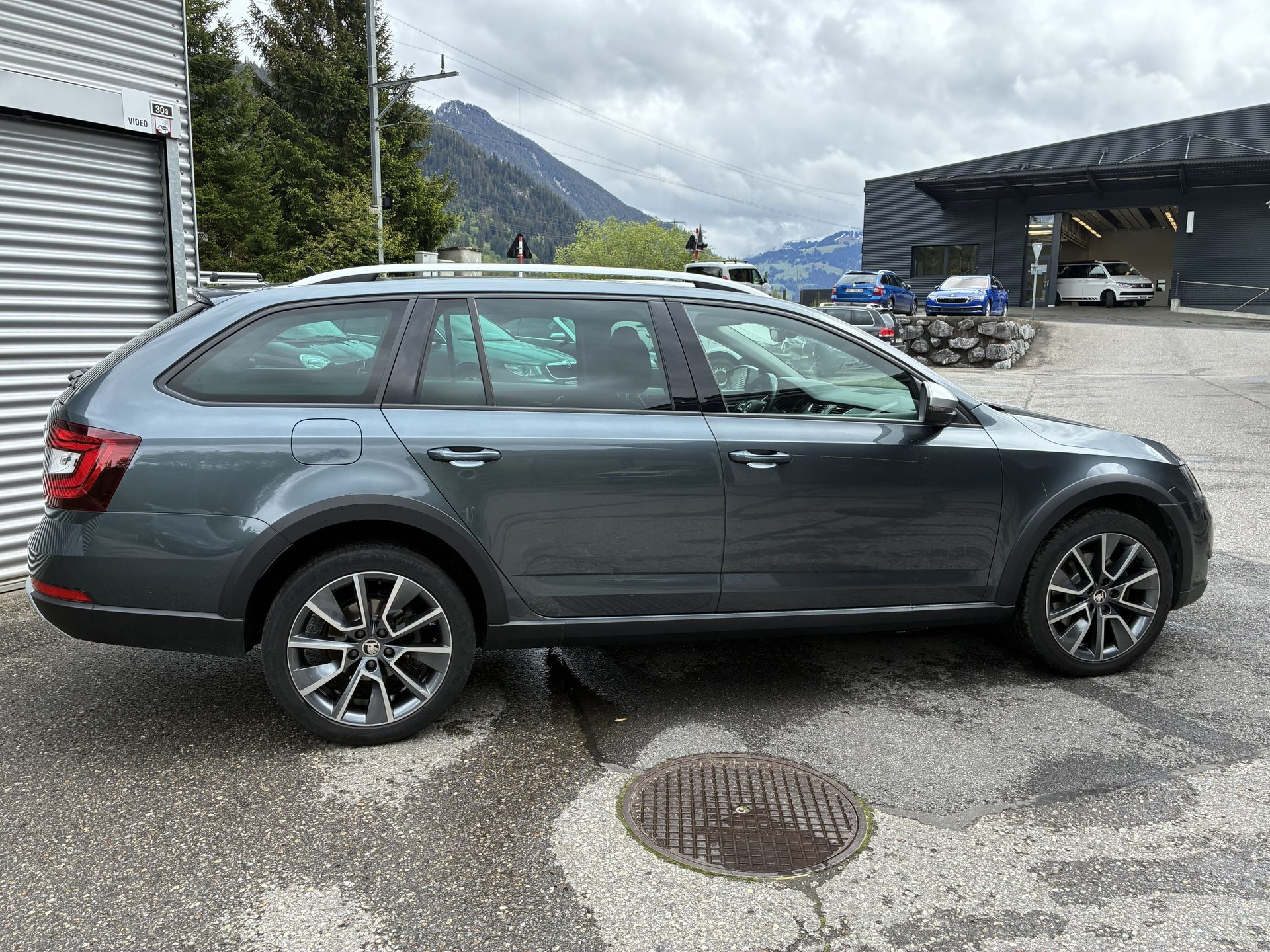 SKODA Octavia Combi 2.0 TDI Scout 4x4 DSG-image-6
