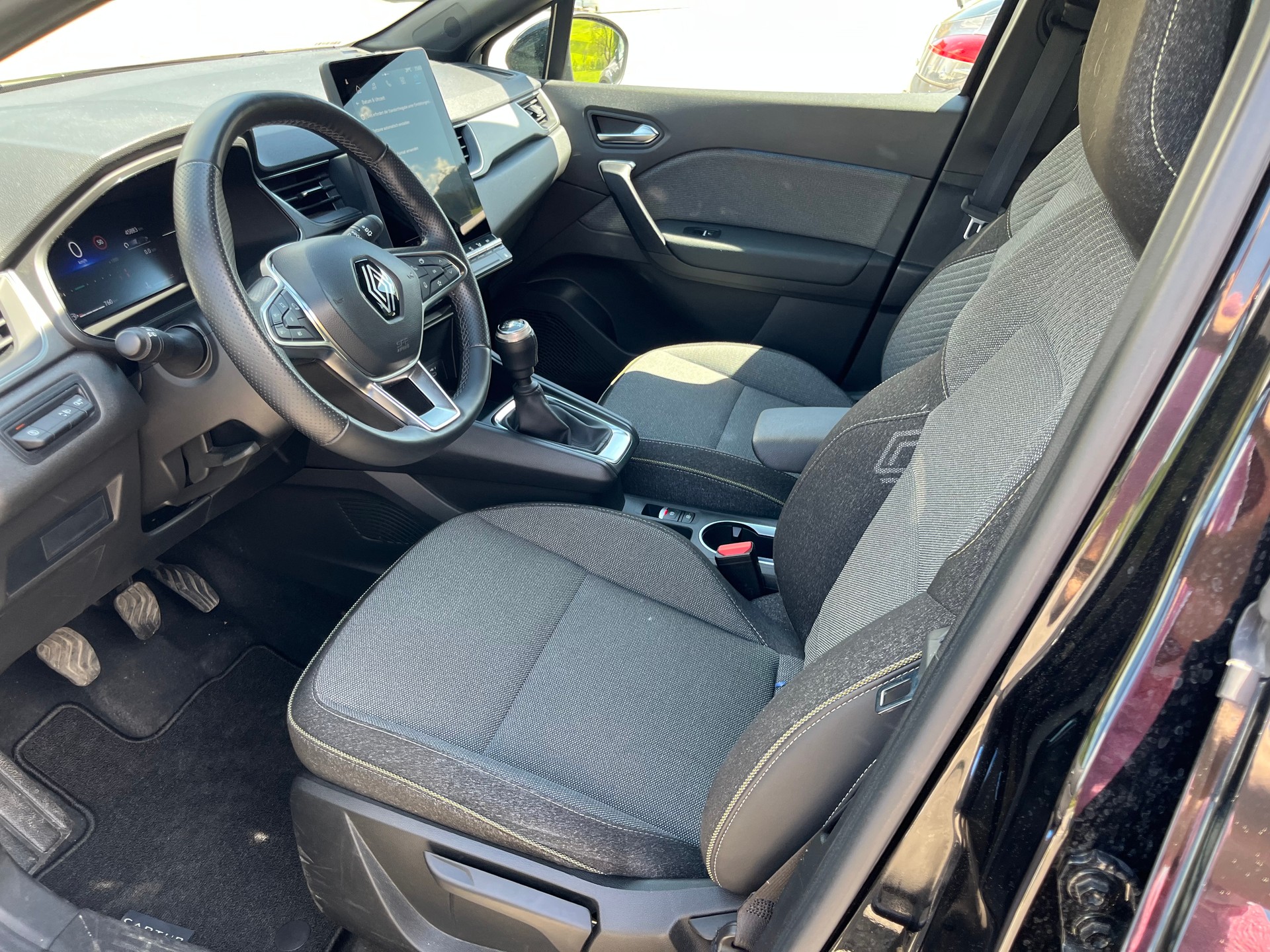 RENAULT Captur 1.3 TCe Techno-image-12