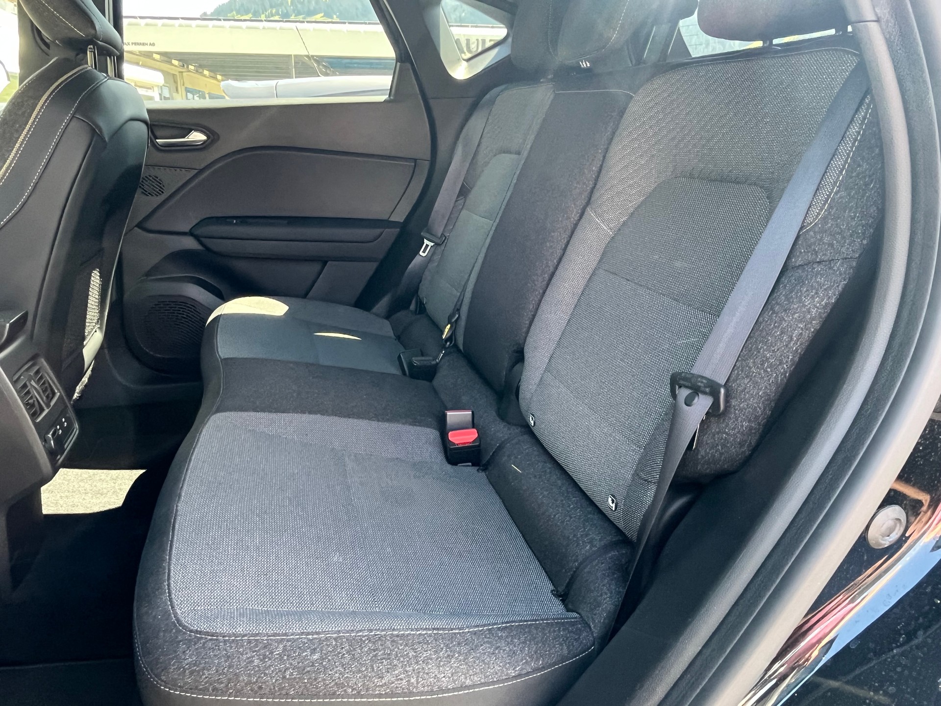 RENAULT Captur 1.3 TCe Techno-image-10