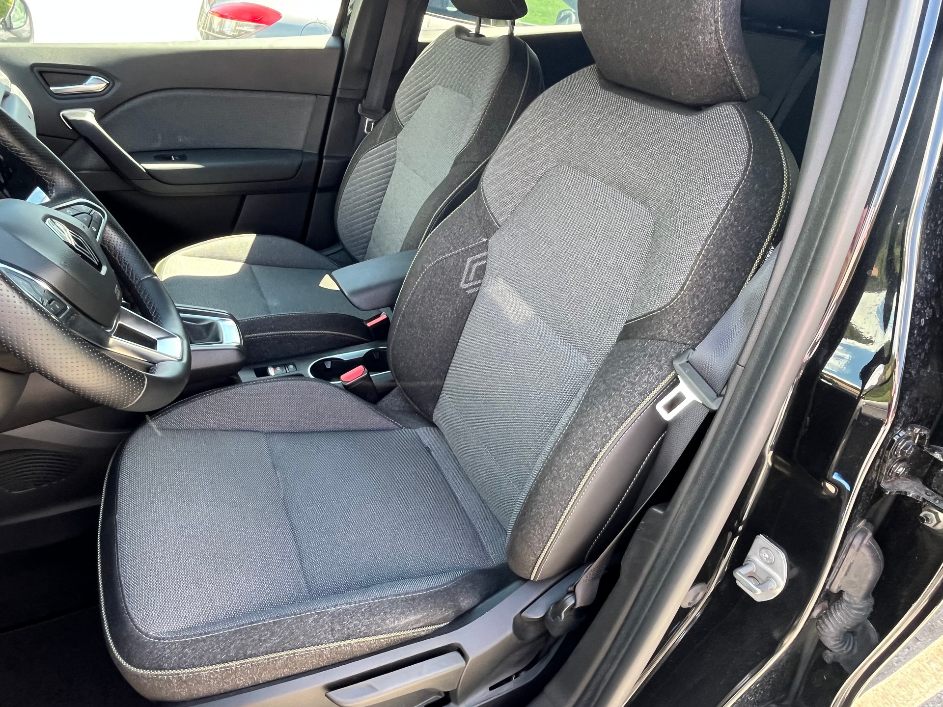 RENAULT Captur 1.3 TCe Techno-image-9