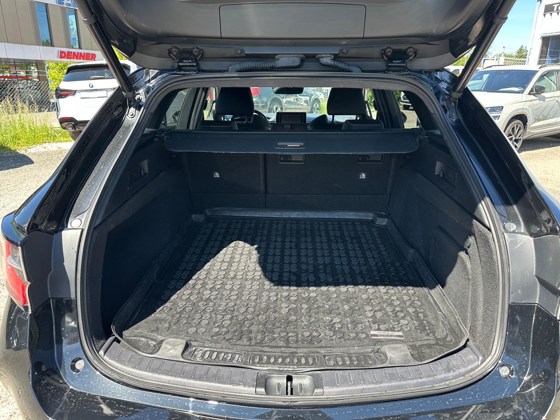 TOYOTA Corolla Touring Sports 2.0 HSD Trend e-CVT-image-9