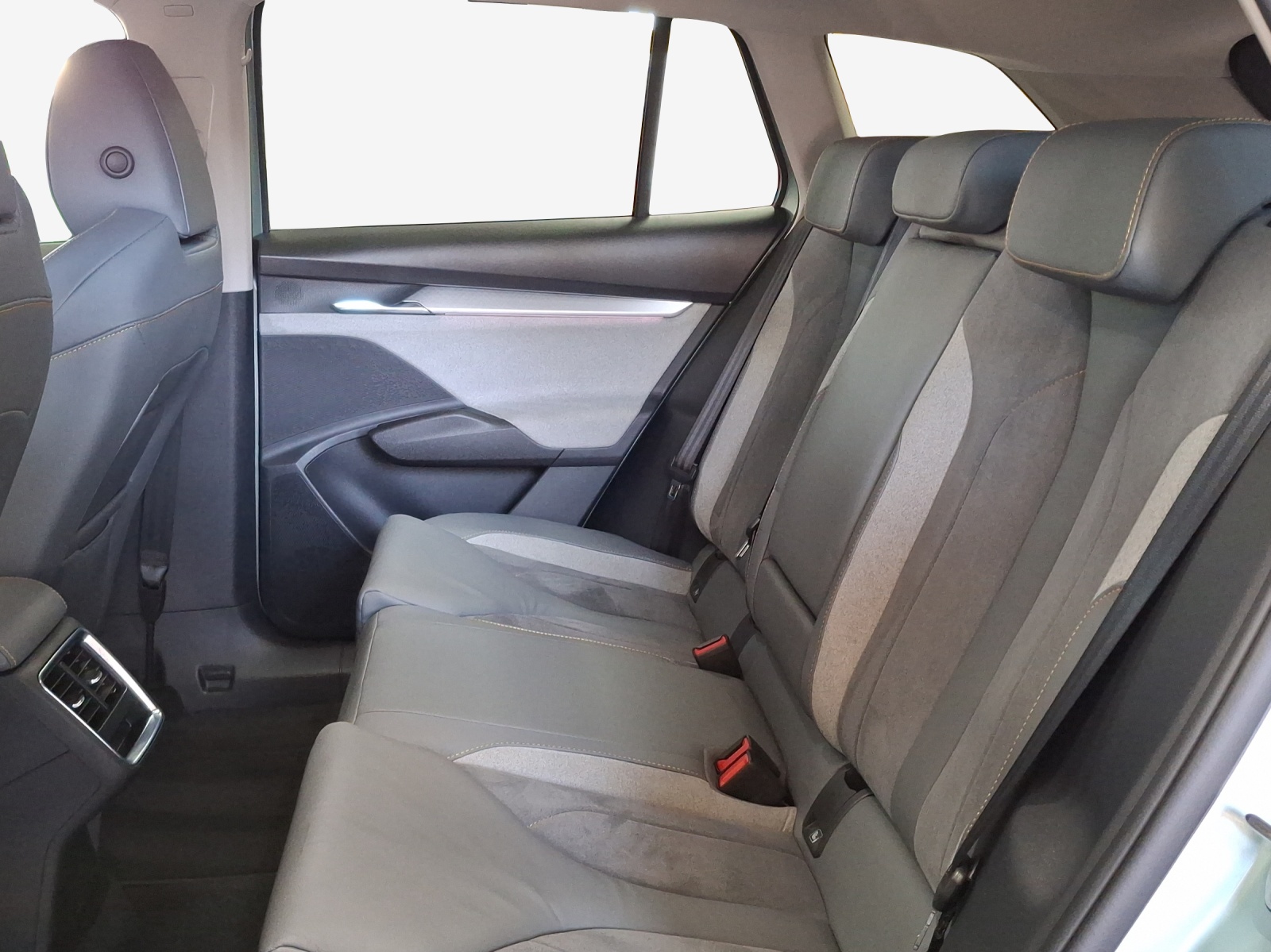 SKODA Enyaq iV 80-image-12