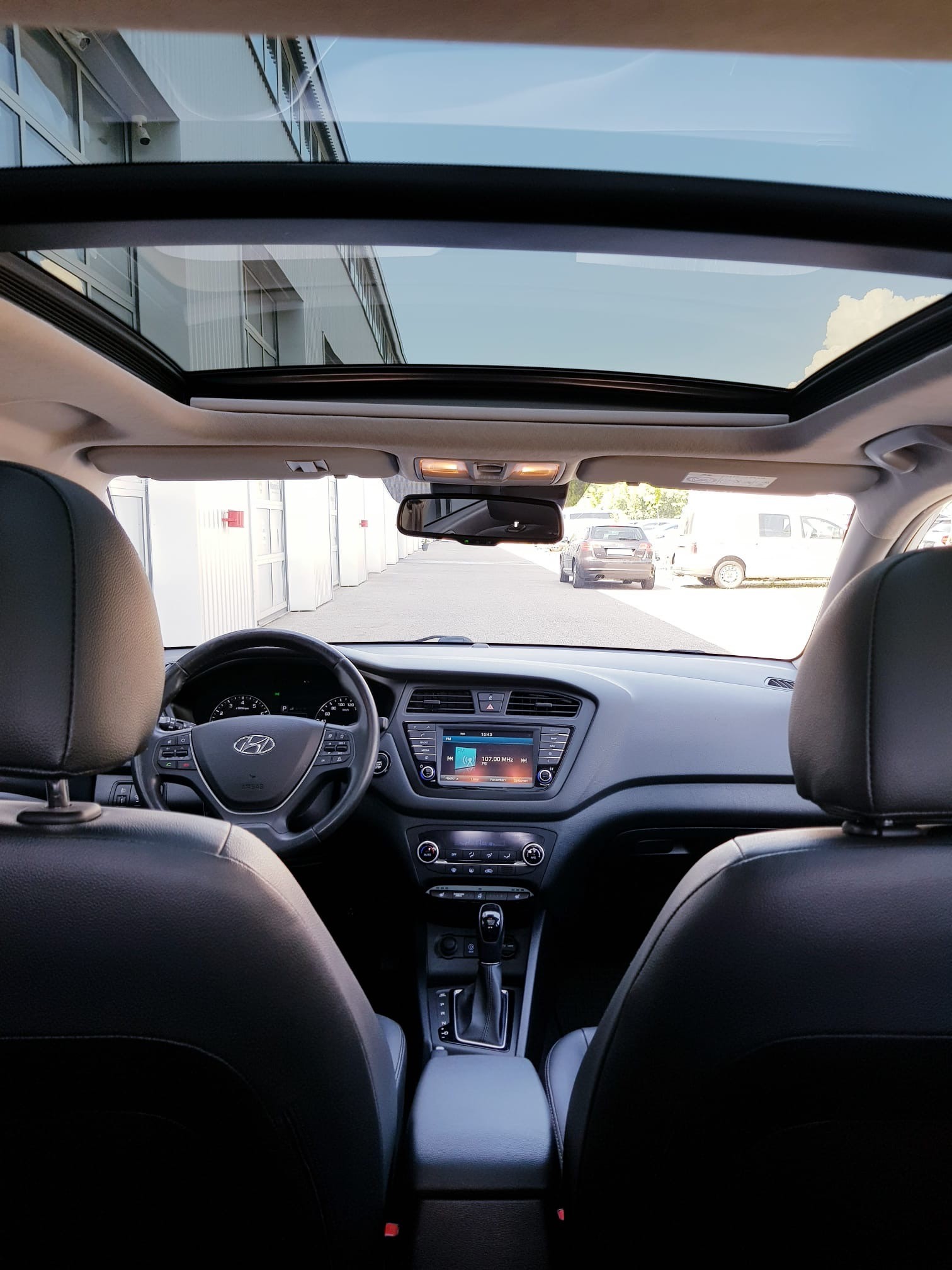 HYUNDAI i20 1.4 Vertex Automatic-image-5