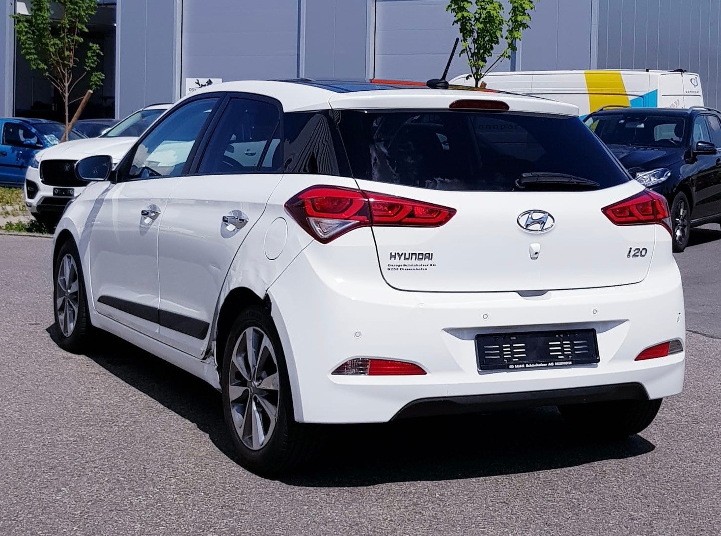 HYUNDAI i20 1.4 Vertex Automatic-image-3