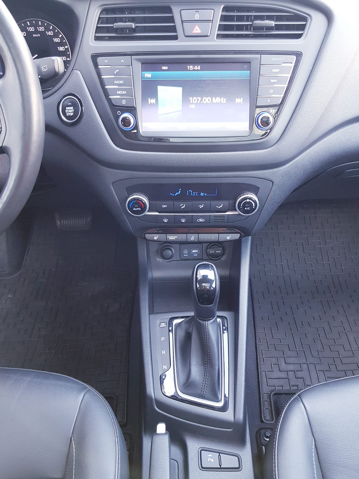 HYUNDAI i20 1.4 Vertex Automatic-image-6