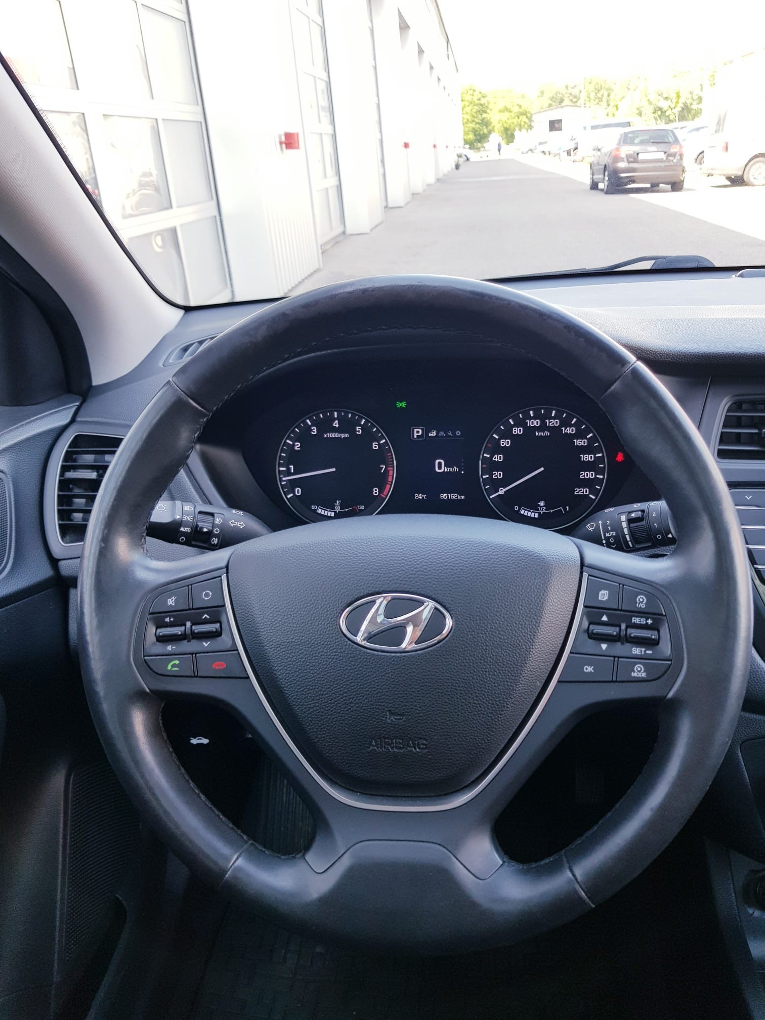 HYUNDAI i20 1.4 Vertex Automatic-image-7