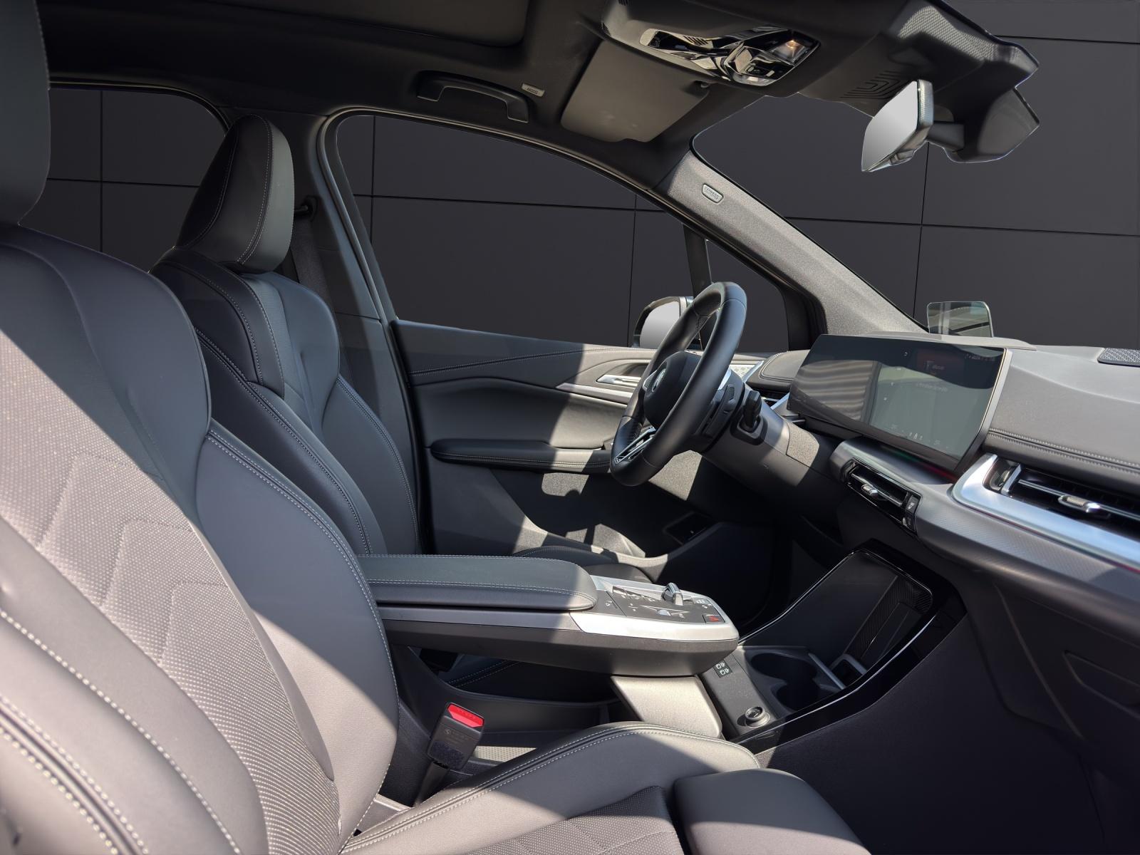 BMW 225e xDrive Active Tourer-image-10