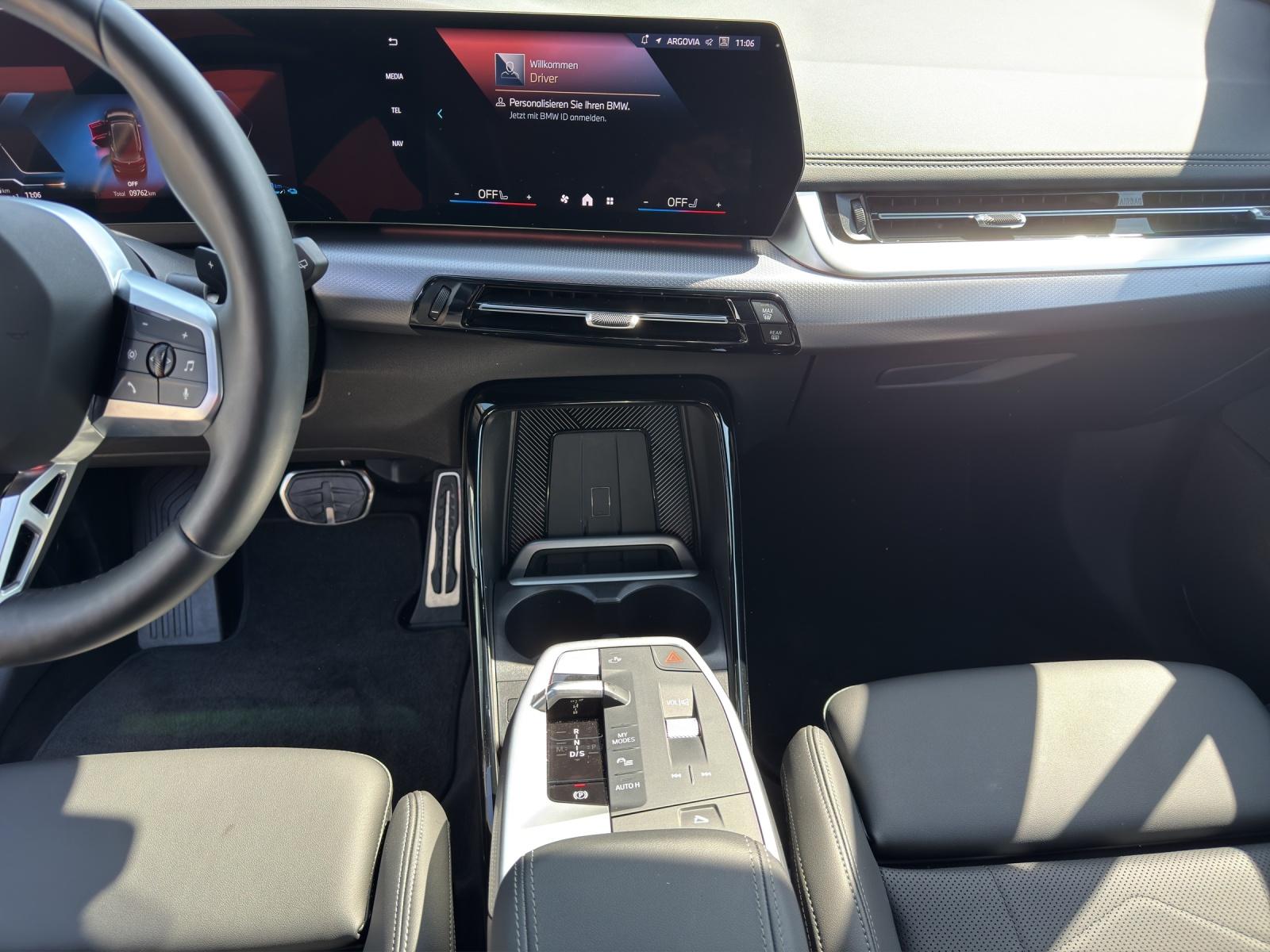 BMW 225e xDrive Active Tourer-image-16
