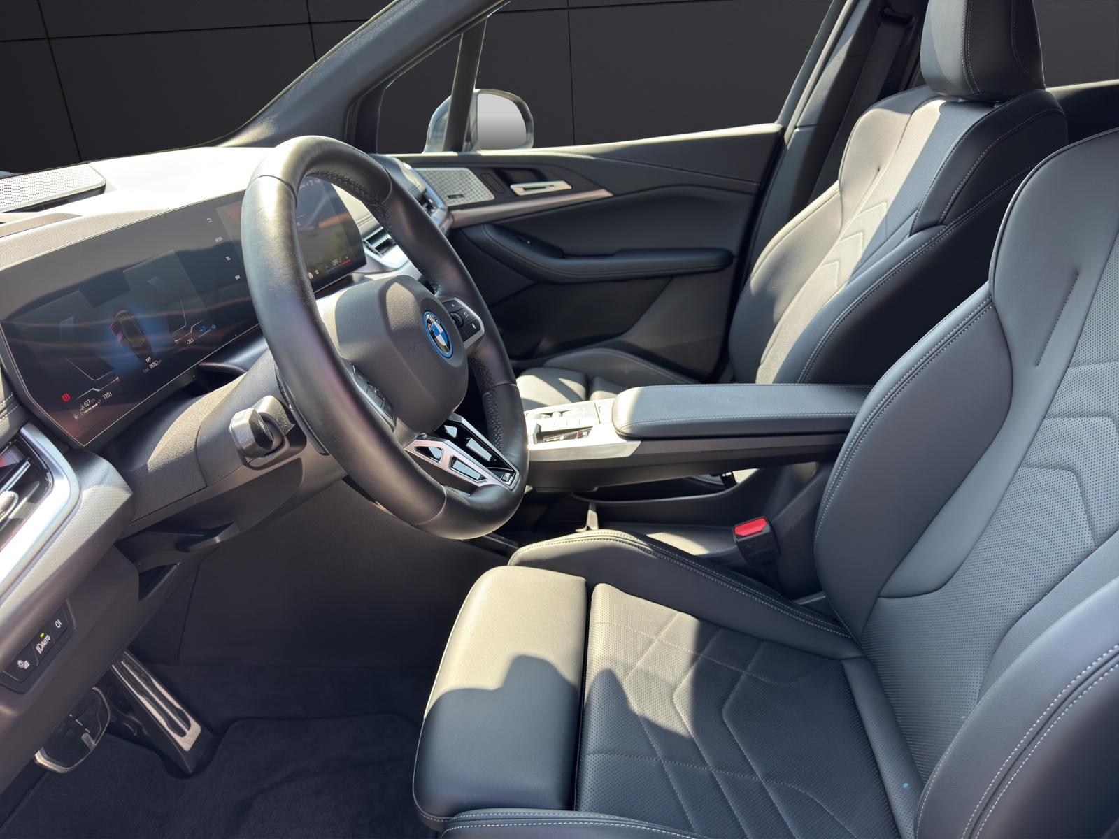 BMW 225e xDrive Active Tourer-image-1