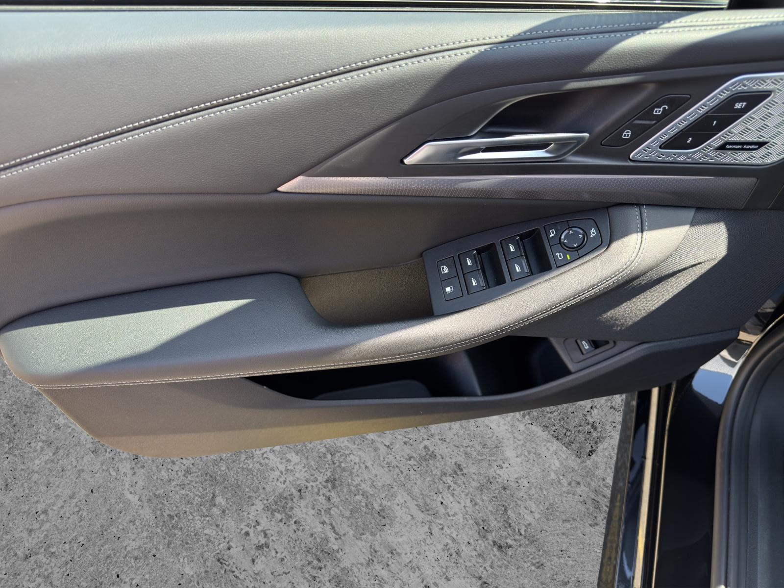 BMW 225e xDrive Active Tourer-image-12