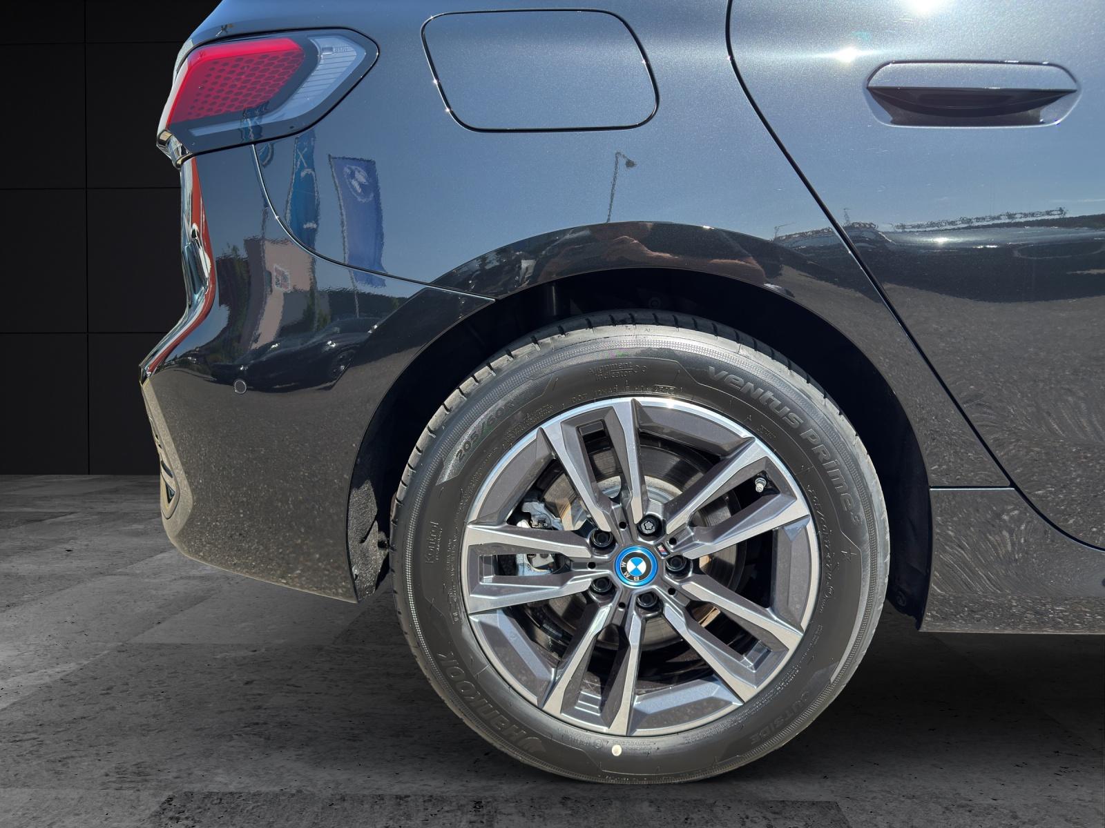 BMW 225e xDrive Active Tourer-image-8