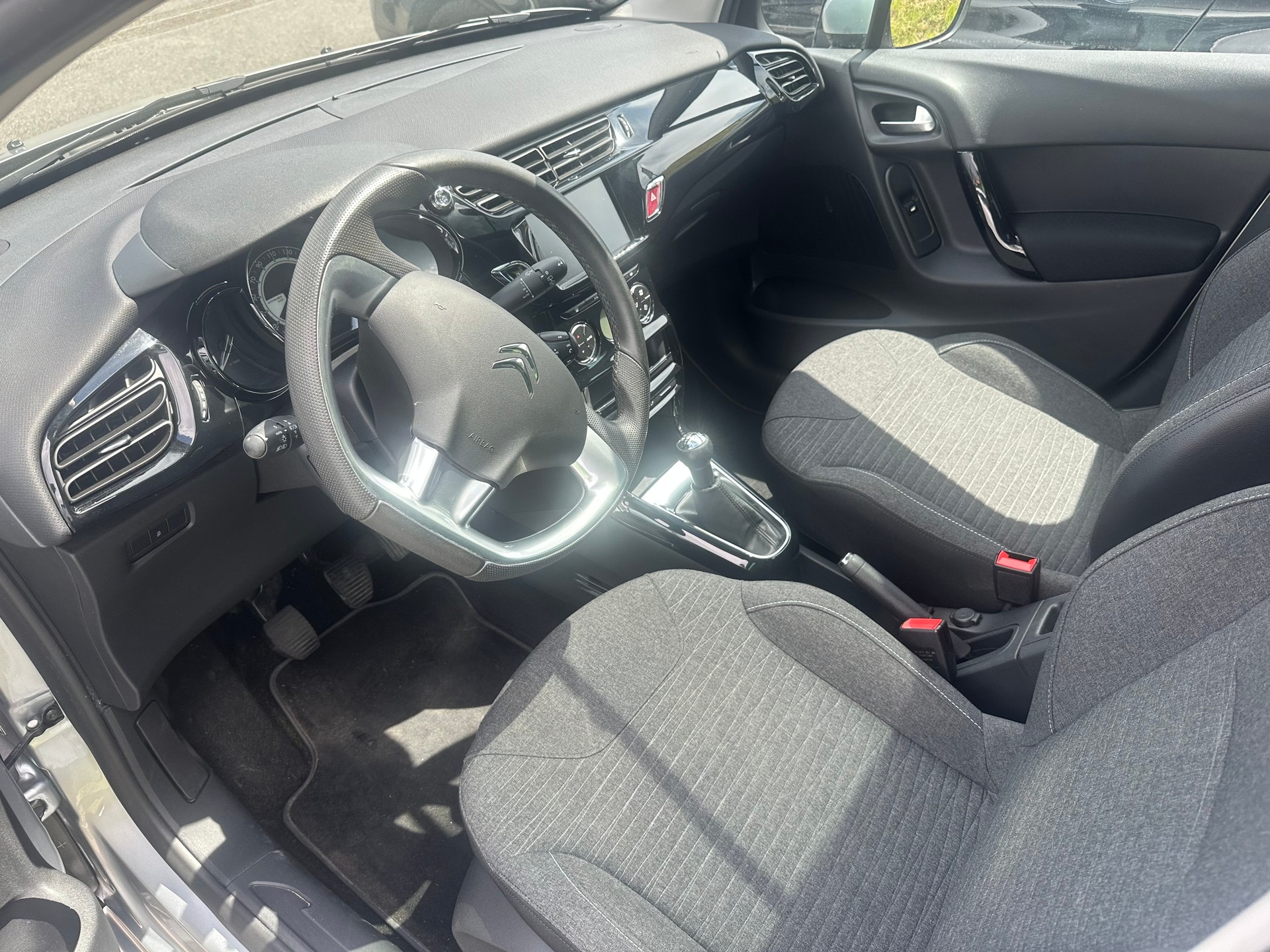 CITROEN C3 1.2i Exclusive-image-5