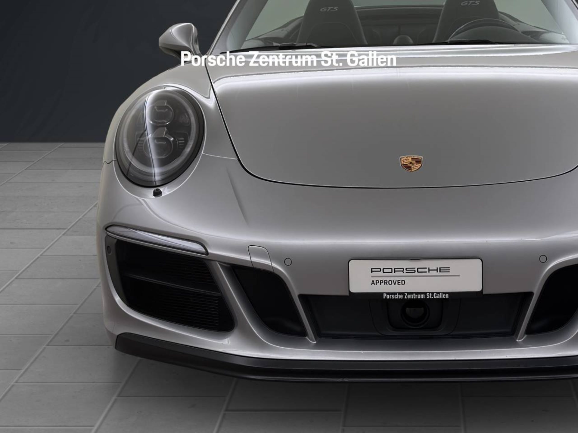 PORSCHE 911 Carrera 4 GTS Cabriolet-image-8