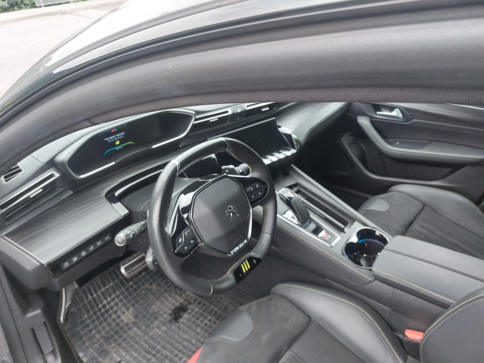 PEUGEOT 508 SW Hybrid4 360 e Sport Engineered-image-10