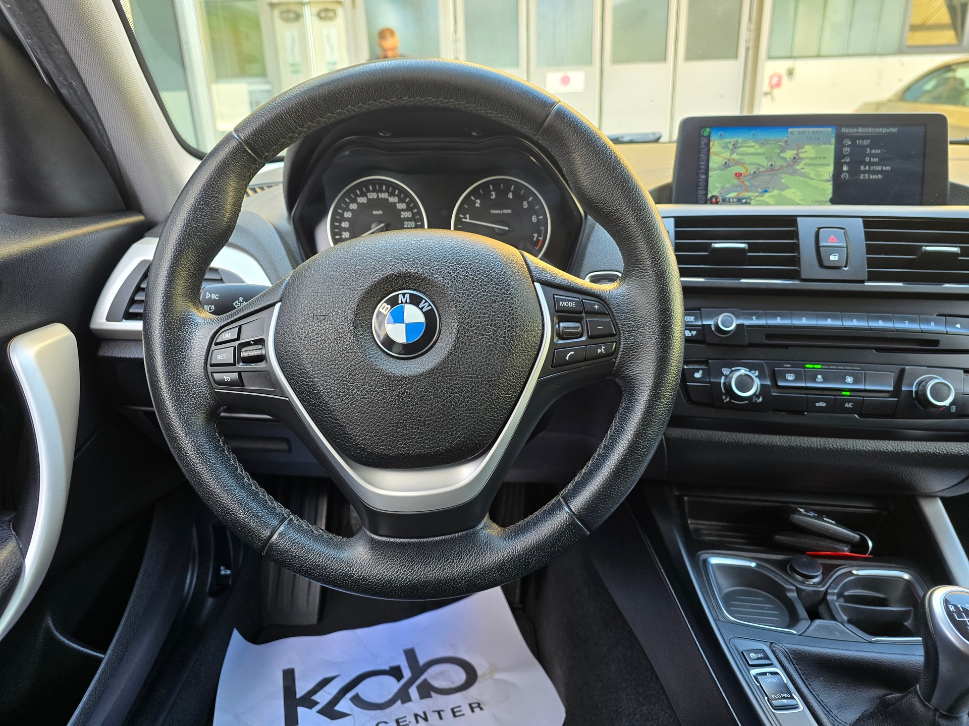 BMW 116i-image-8