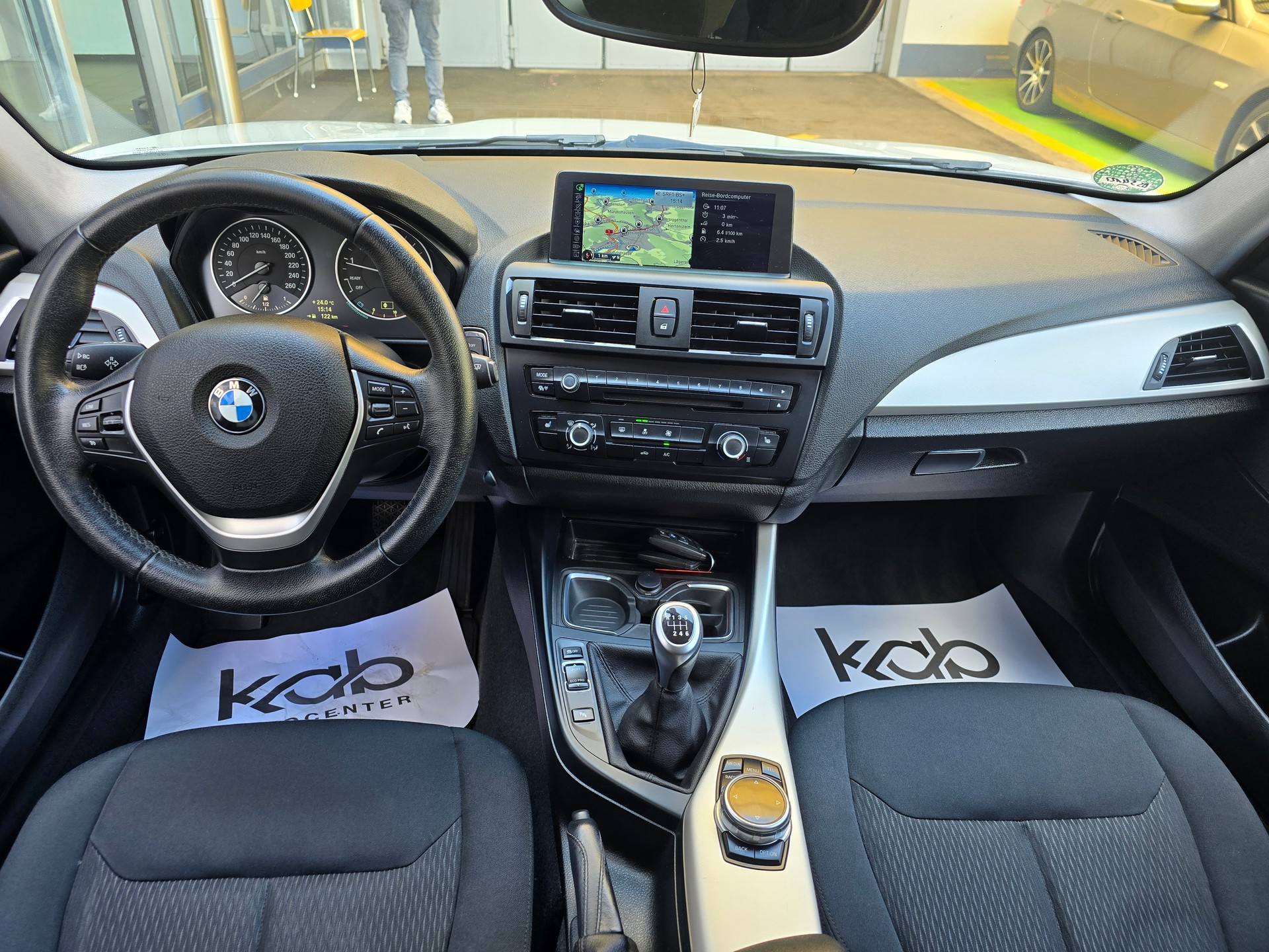 BMW 116i-image-2