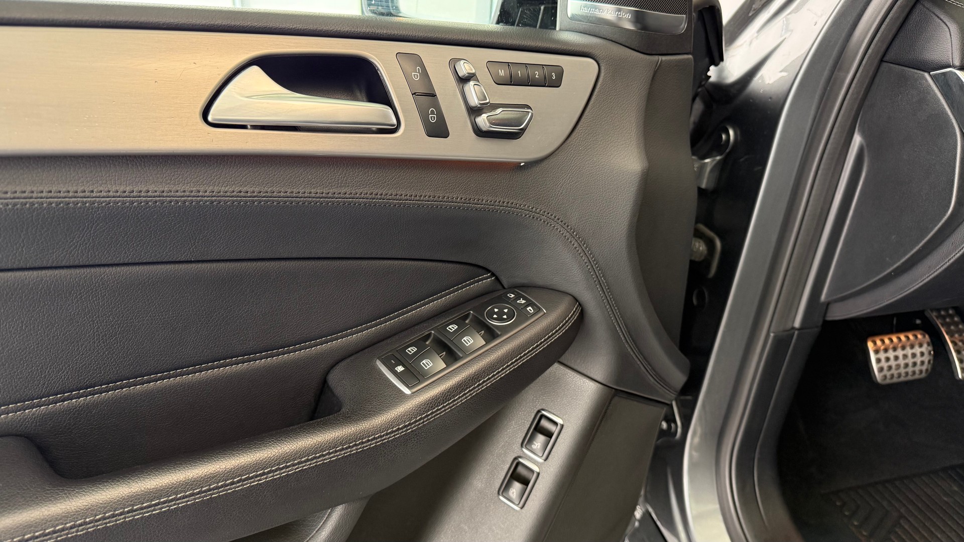 MERCEDES-BENZ GLE 43 AMG-image-16