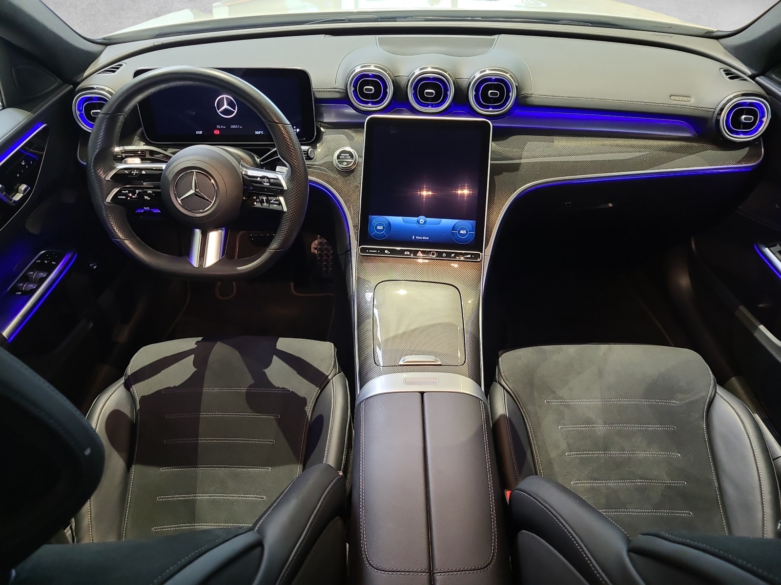 MERCEDES-BENZ C 200 4Matic AMG Line-image-11