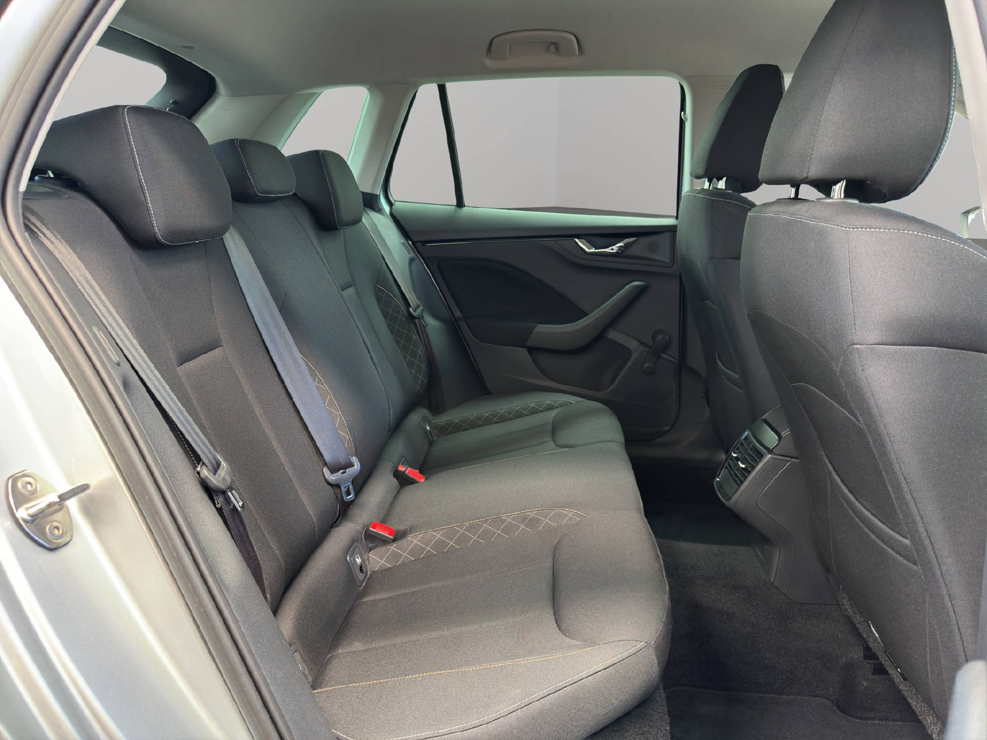 SKODA Kamiq 1.0 TSI Ambition DSG-image-6