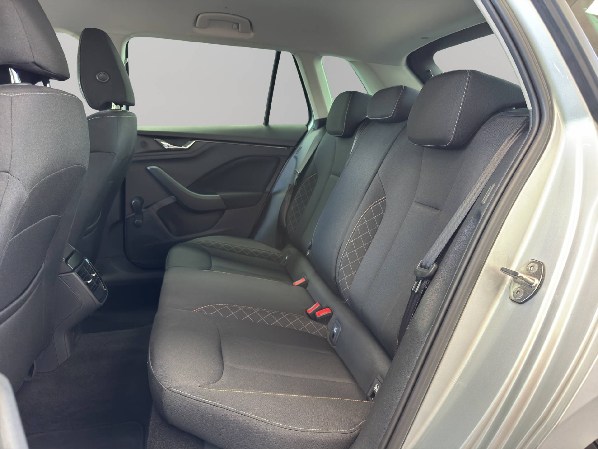 SKODA Kamiq 1.0 TSI Ambition DSG-image-5