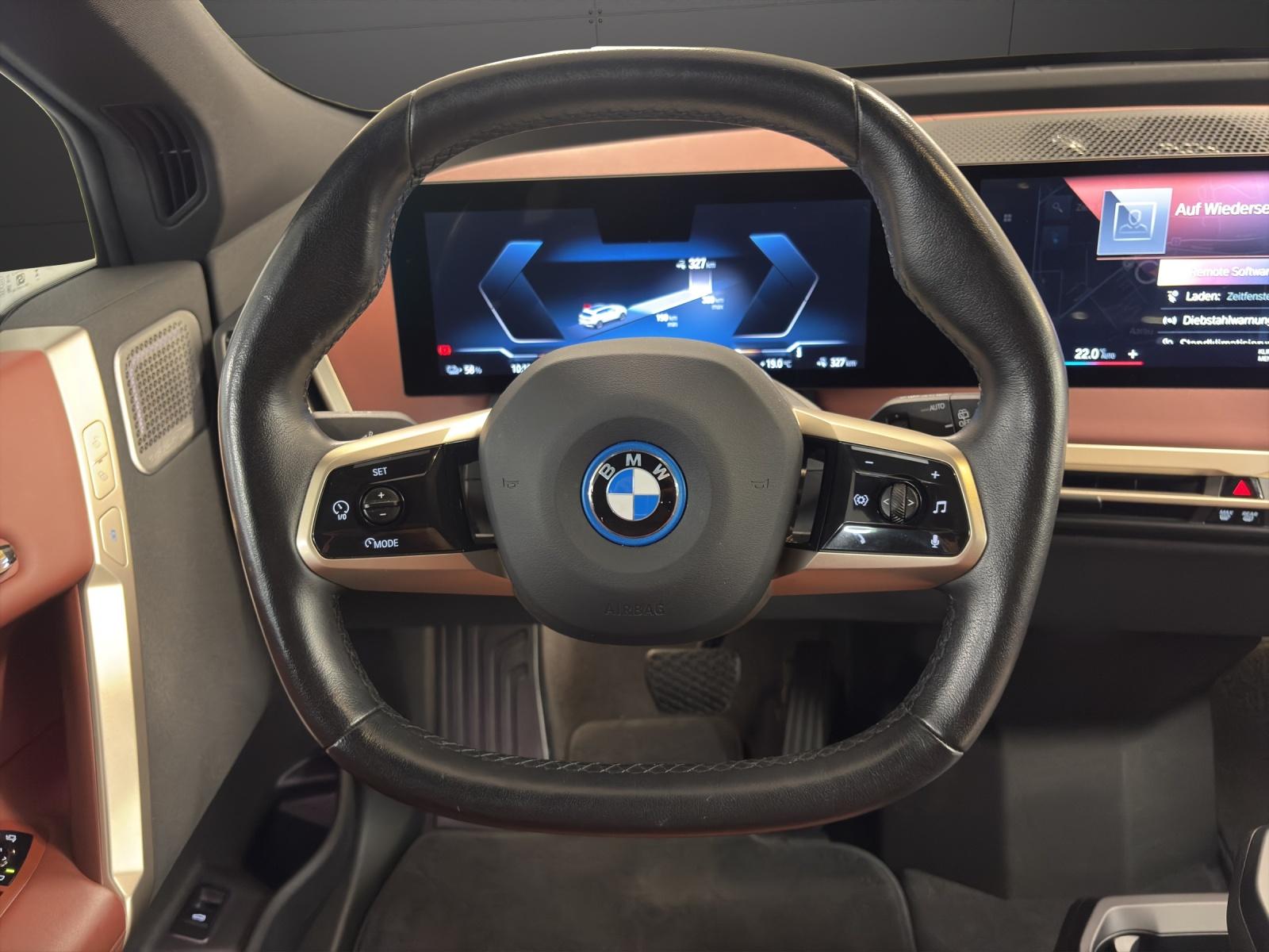 BMW iX xDrive50 SPORTPAKET-image-12