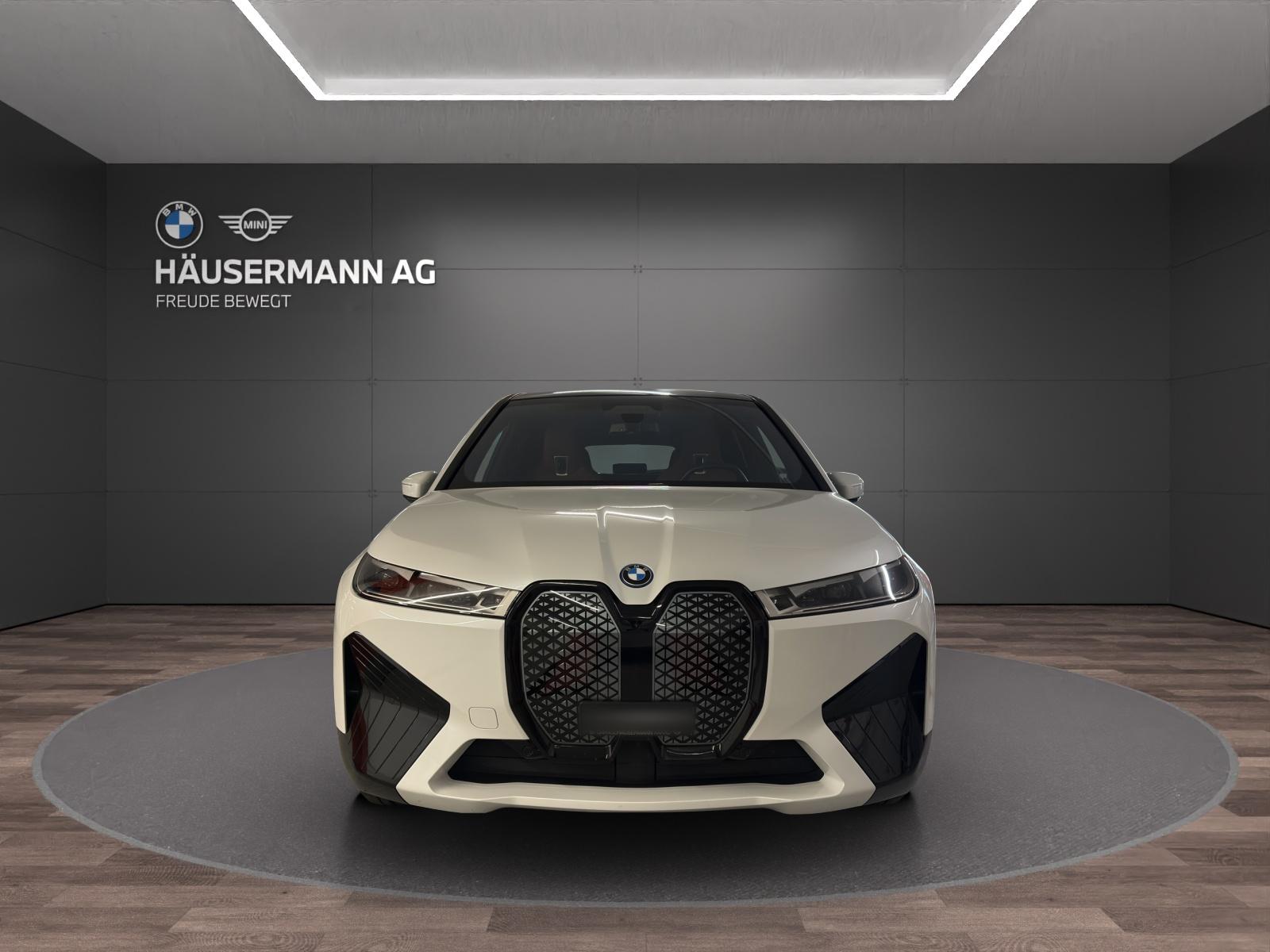 BMW iX xDrive50 SPORTPAKET-showroom-element-1