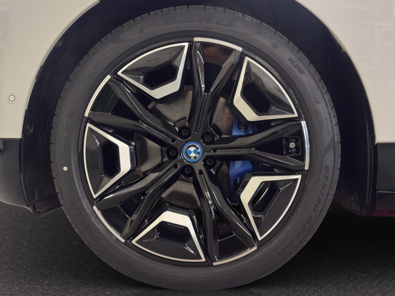 BMW iX xDrive50 SPORTPAKET-image-8