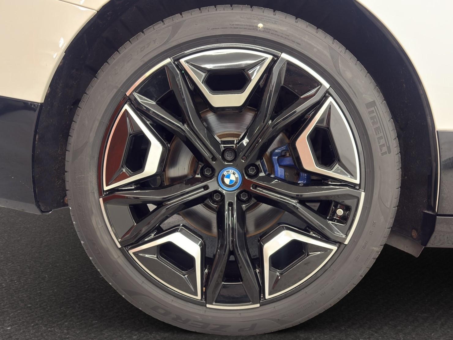 BMW iX xDrive50 SPORTPAKET-image-10