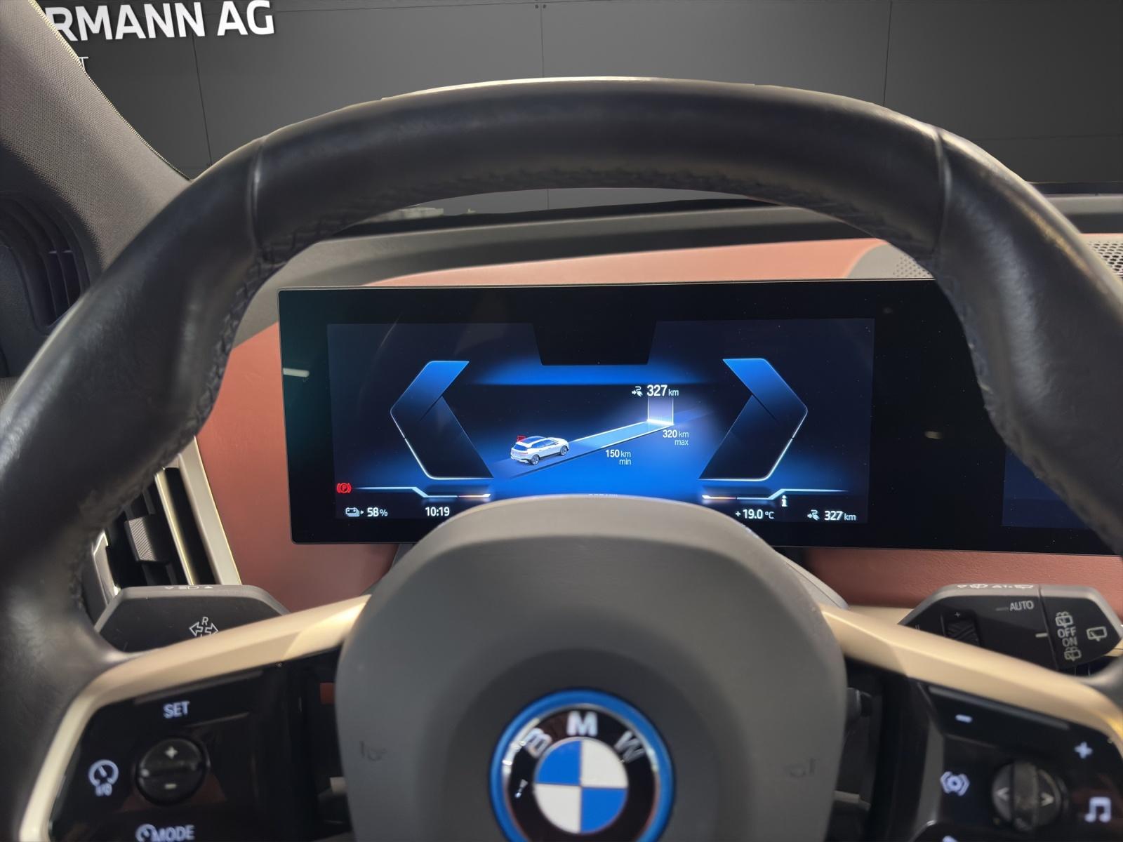 BMW iX xDrive50 SPORTPAKET-image-13