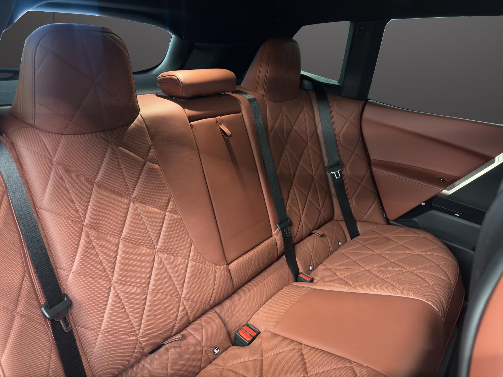 BMW iX xDrive50 SPORTPAKET-image-18