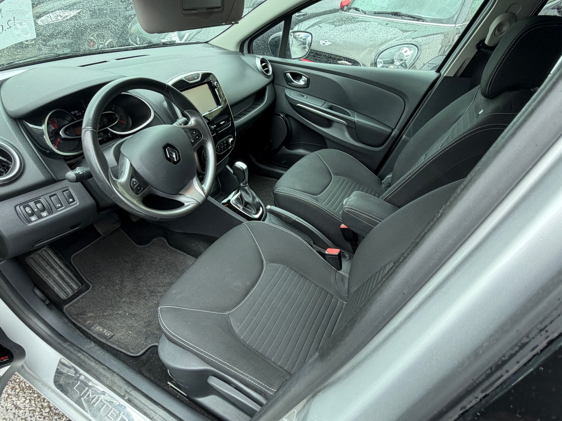 RENAULT Clio Grandtour 1.2 16V T Limited EDC-image-5