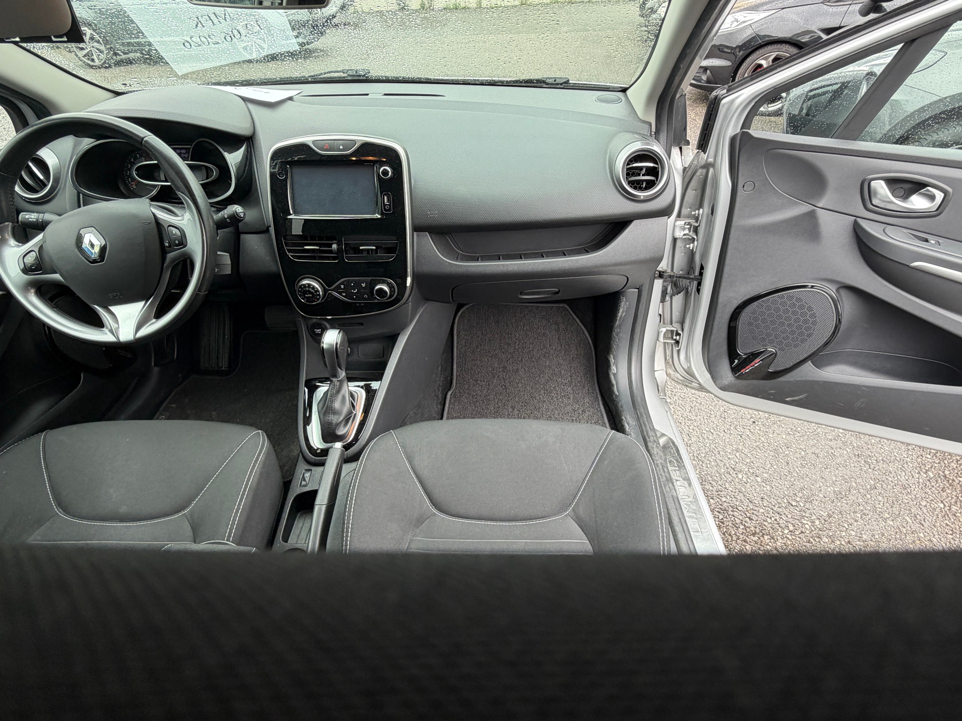 RENAULT Clio Grandtour 1.2 16V T Limited EDC-image-10