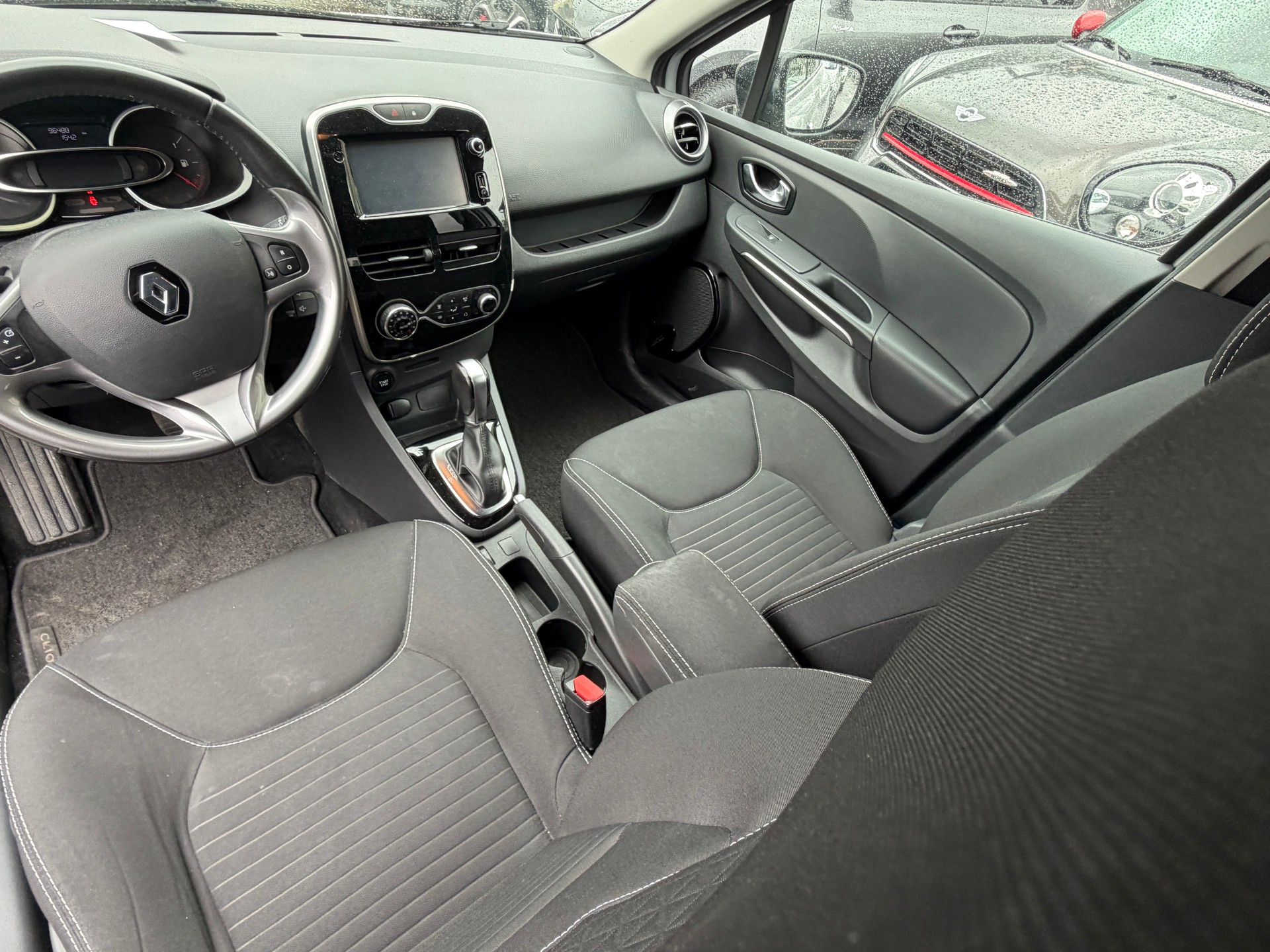 RENAULT Clio Grandtour 1.2 16V T Limited EDC-image-8