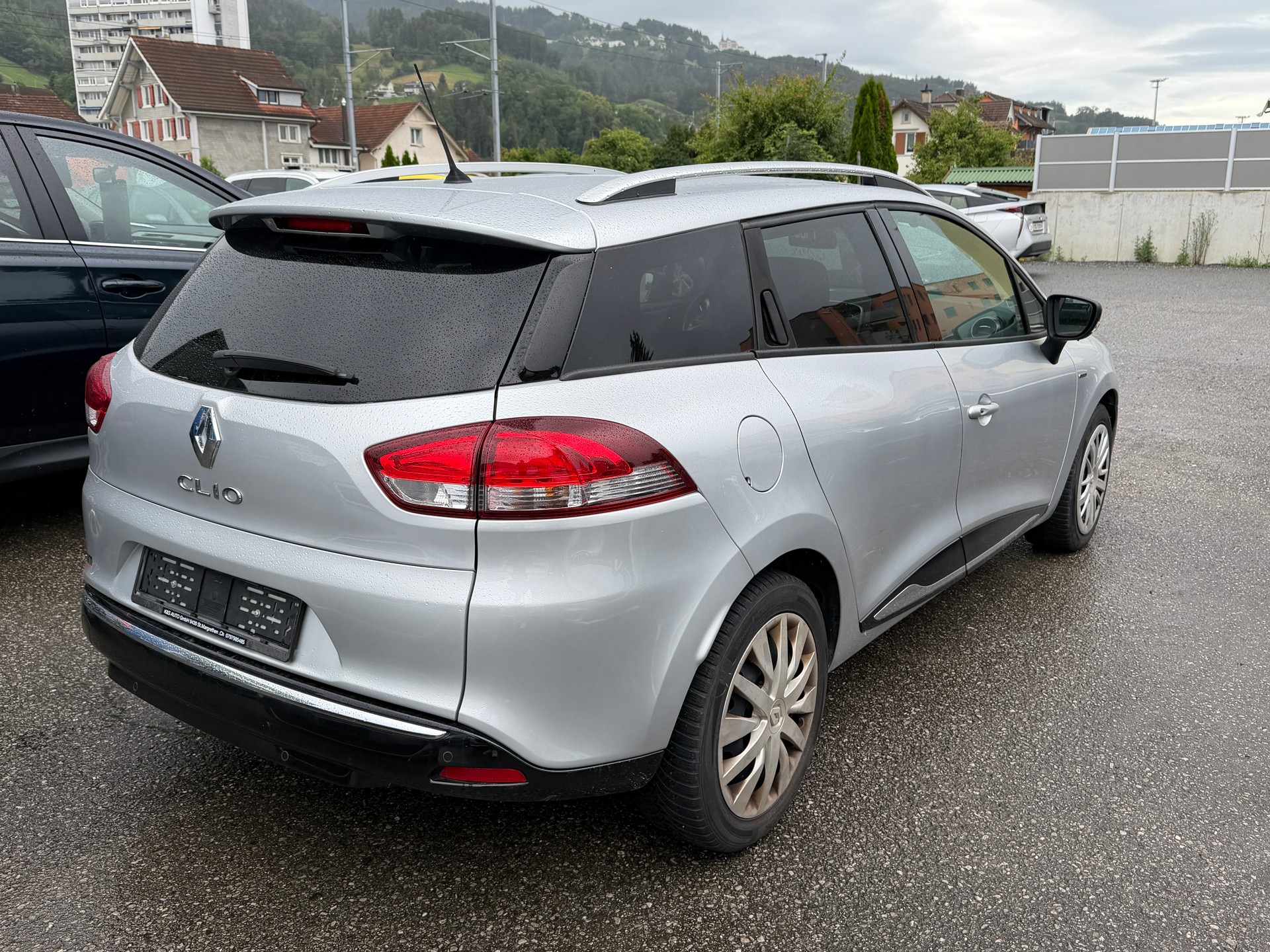 RENAULT Clio Grandtour 1.2 16V T Limited EDC-image-11