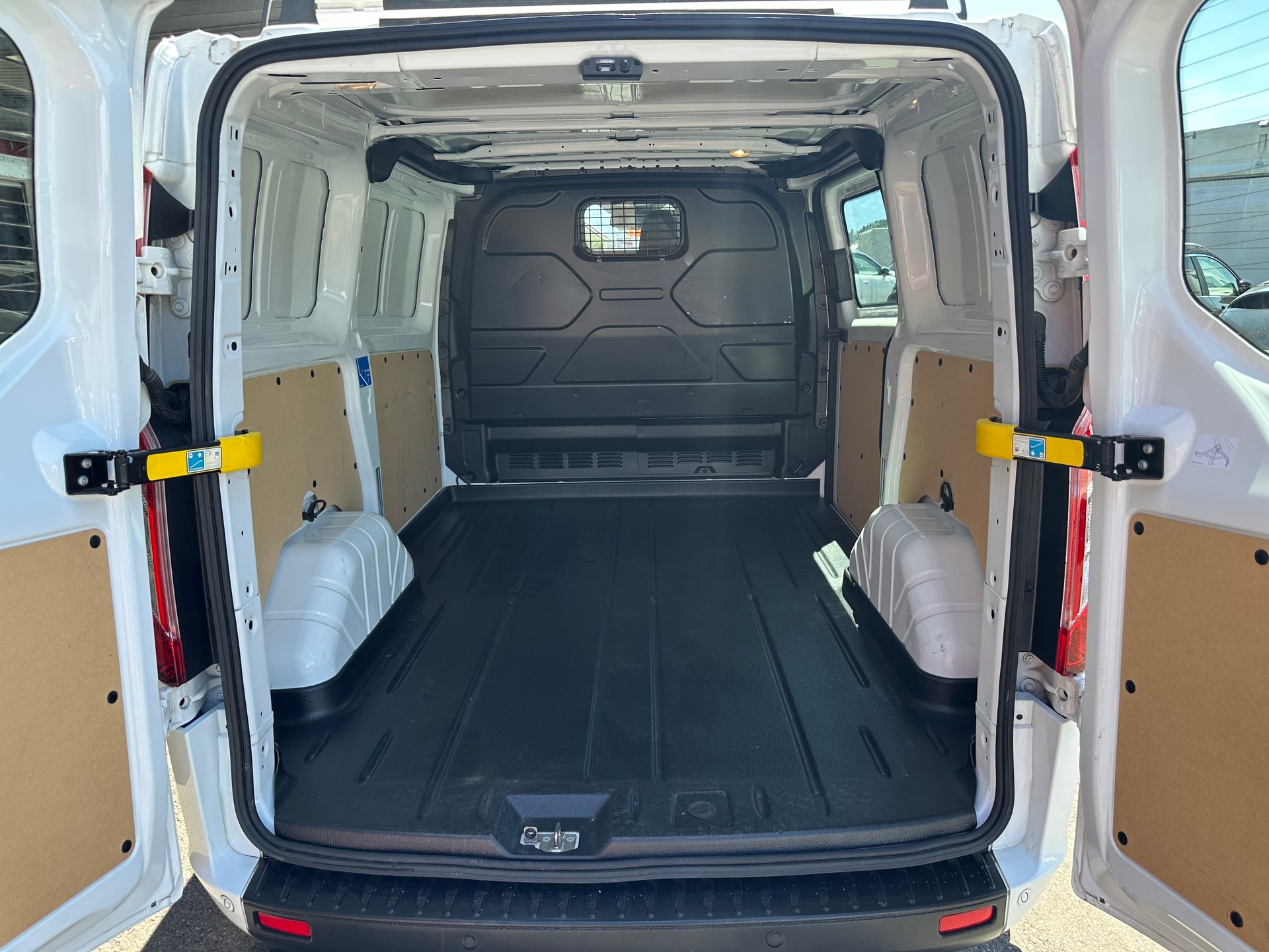 FORD Transit Custom Van 300 L1H1 Trend A-image-14