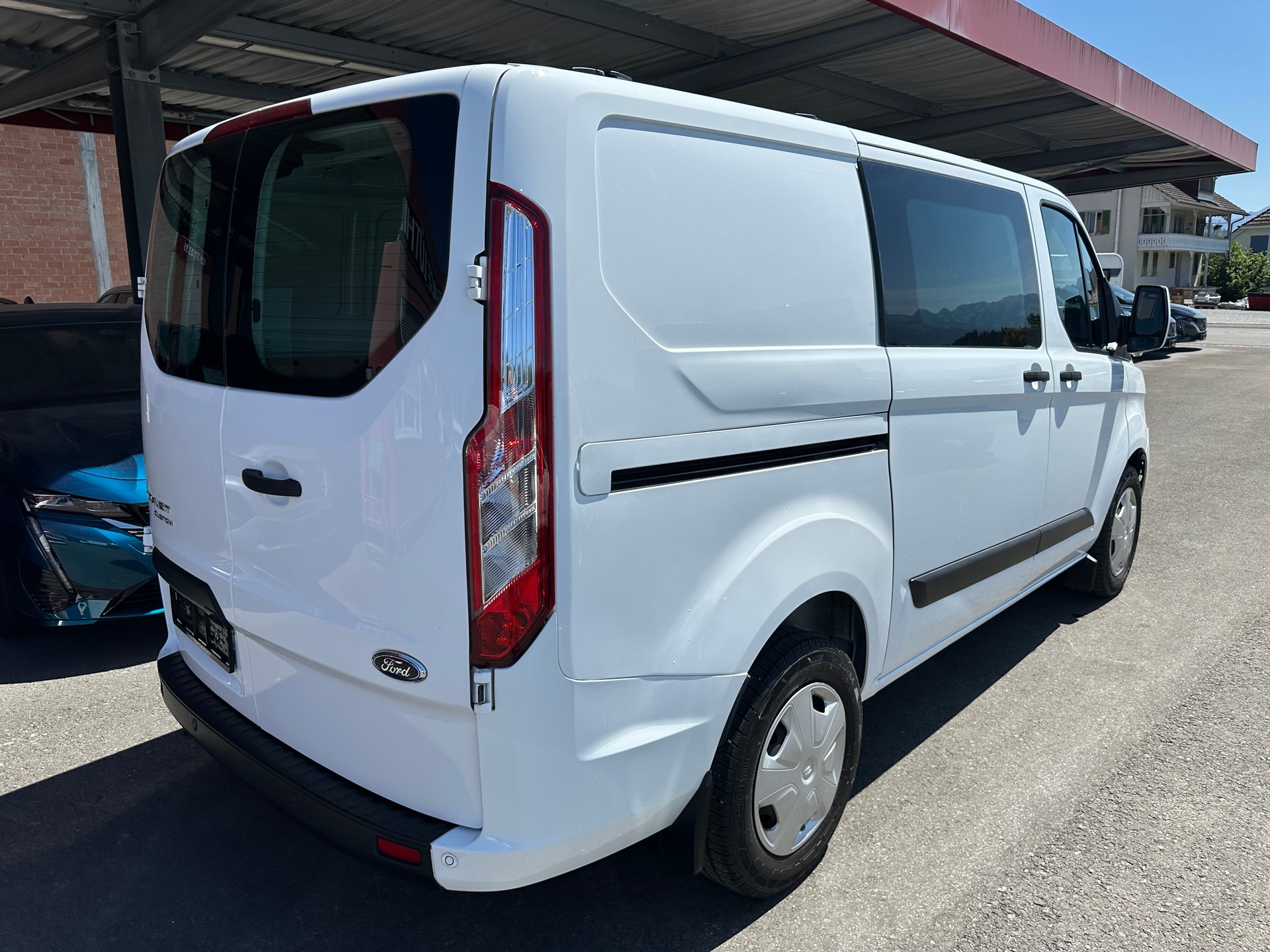 FORD Transit Custom Van 300 L1H1 Trend A-image-2