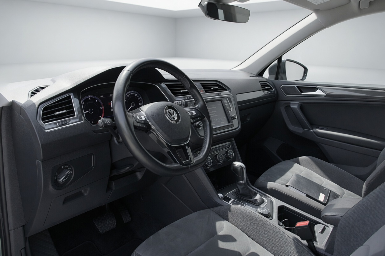 VW Tiguan 2.0 TDI SCR R-LINE 4Motion DSG-image-8