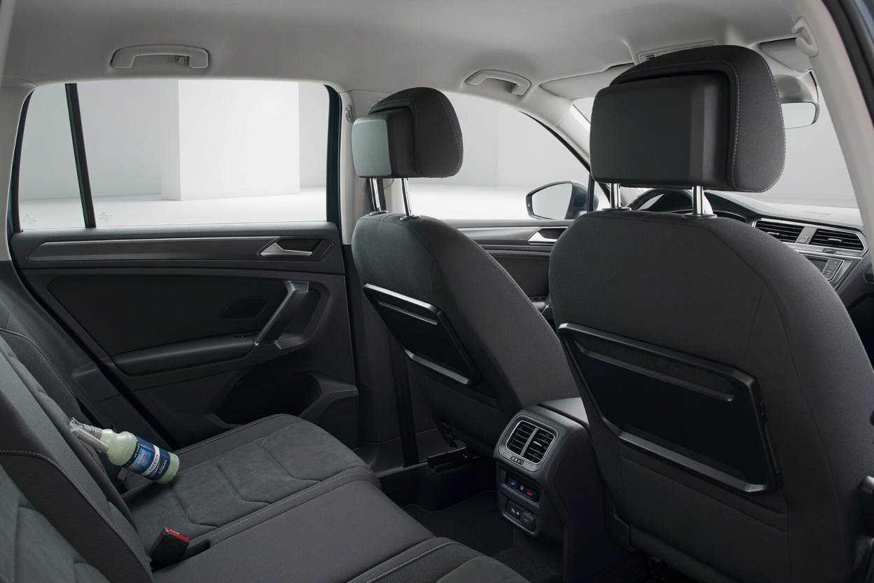 VW Tiguan 2.0 TDI SCR R-LINE 4Motion DSG-image-9