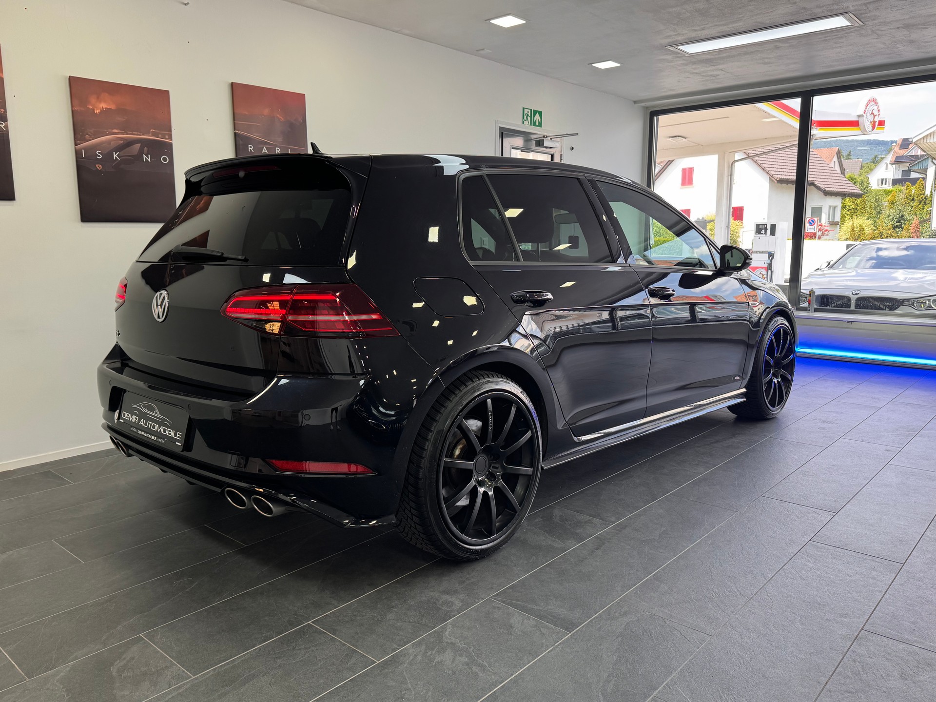 VW Golf 2.0 TSI R 4Motion DSG *Performance Pack / Nappa Leder / Rückfahrkamera / DynAudio / Keyless / Digital Cockpit*-image-3