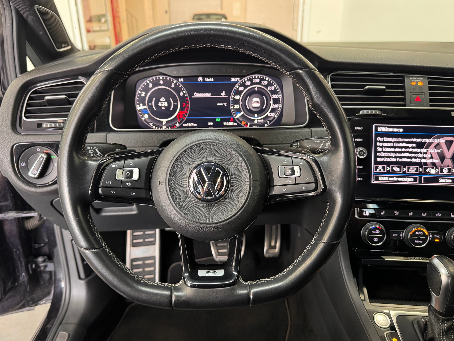 VW Golf 2.0 TSI R 4Motion DSG *Performance Pack / Nappa Leder / Rückfahrkamera / DynAudio / Keyless / Digital Cockpit*-image-11