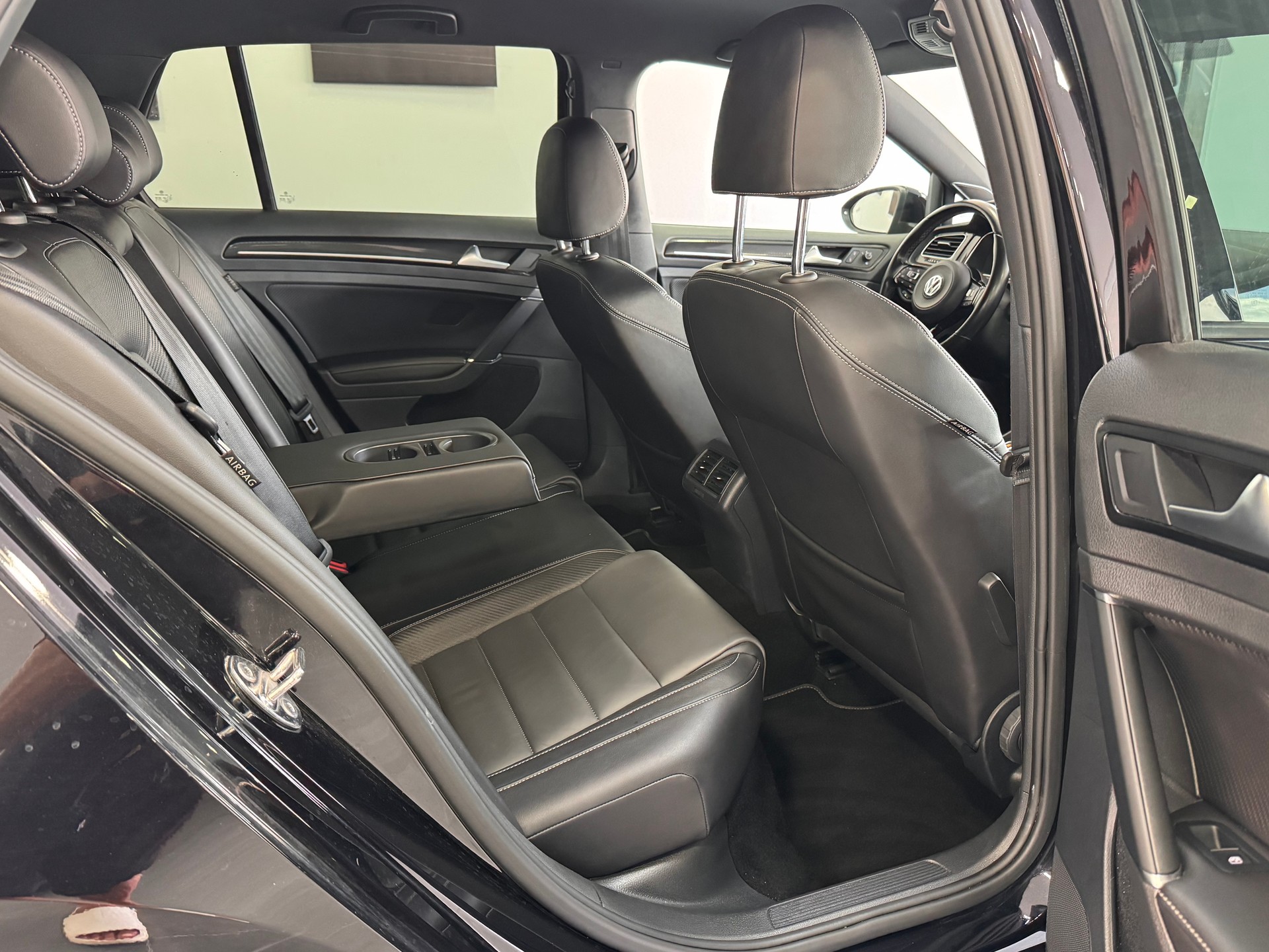 VW Golf 2.0 TSI R 4Motion DSG *Performance Pack / Nappa Leder / Rückfahrkamera / DynAudio / Keyless / Digital Cockpit*-image-9