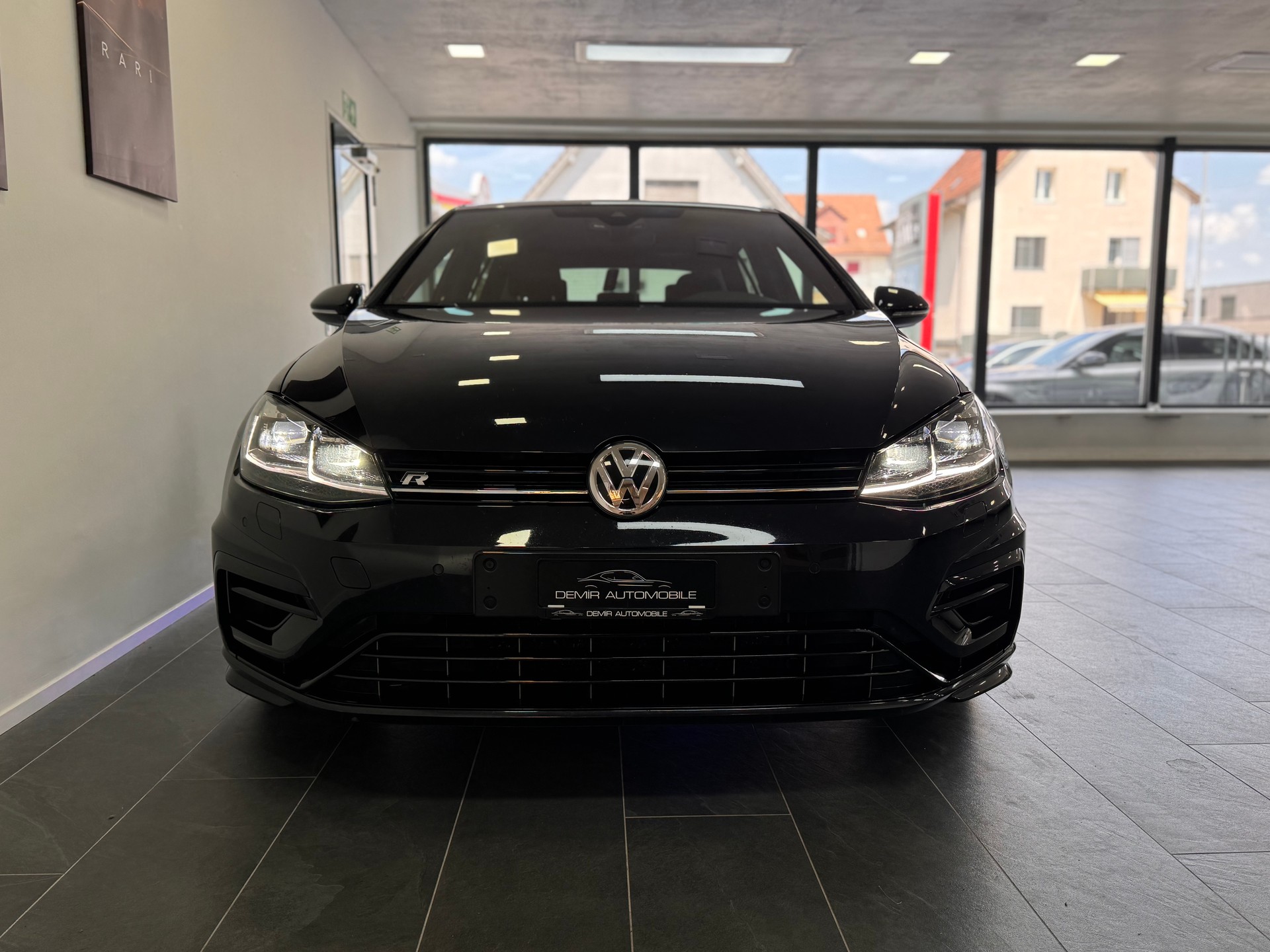 VW Golf 2.0 TSI R 4Motion DSG *Performance Pack / Nappa Leder / Rückfahrkamera / DynAudio / Keyless / Digital Cockpit*-image-1