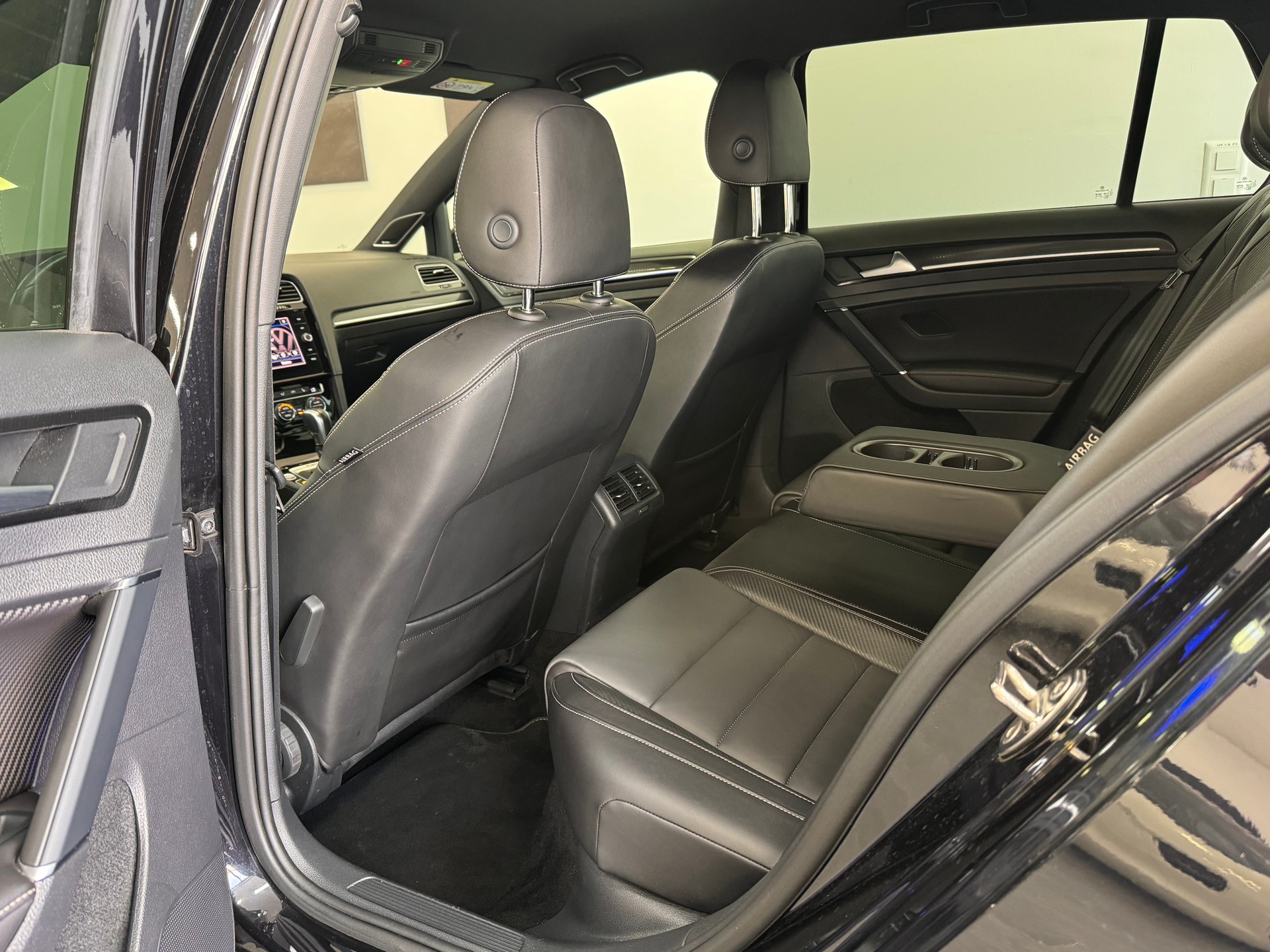 VW Golf 2.0 TSI R 4Motion DSG *Performance Pack / Nappa Leder / Rückfahrkamera / DynAudio / Keyless / Digital Cockpit*-image-8