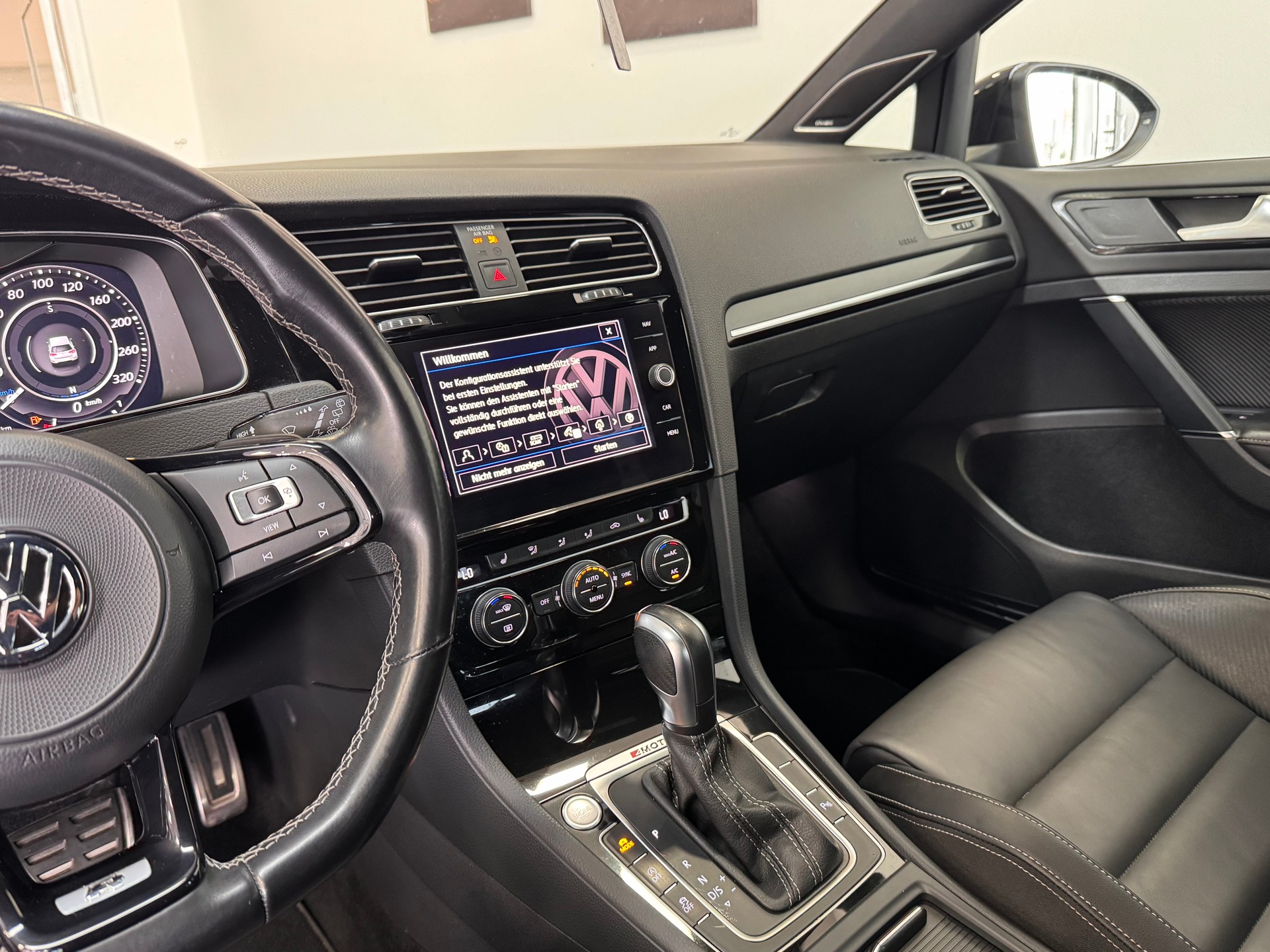 VW Golf 2.0 TSI R 4Motion DSG *Performance Pack / Nappa Leder / Rückfahrkamera / DynAudio / Keyless / Digital Cockpit*-image-12