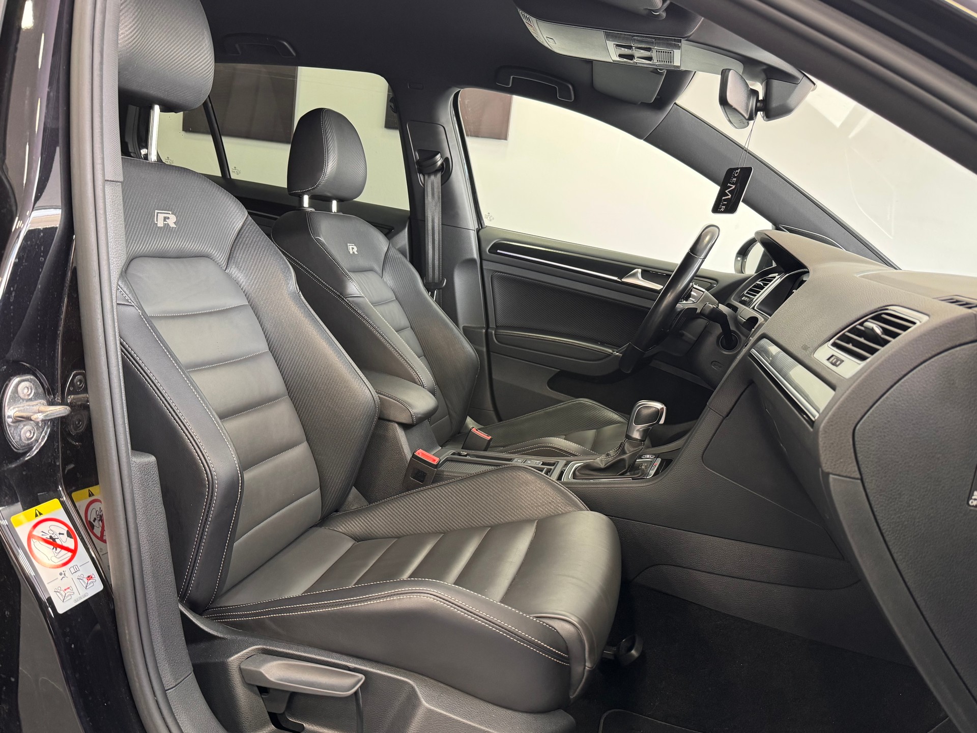 VW Golf 2.0 TSI R 4Motion DSG *Performance Pack / Nappa Leder / Rückfahrkamera / DynAudio / Keyless / Digital Cockpit*-image-10